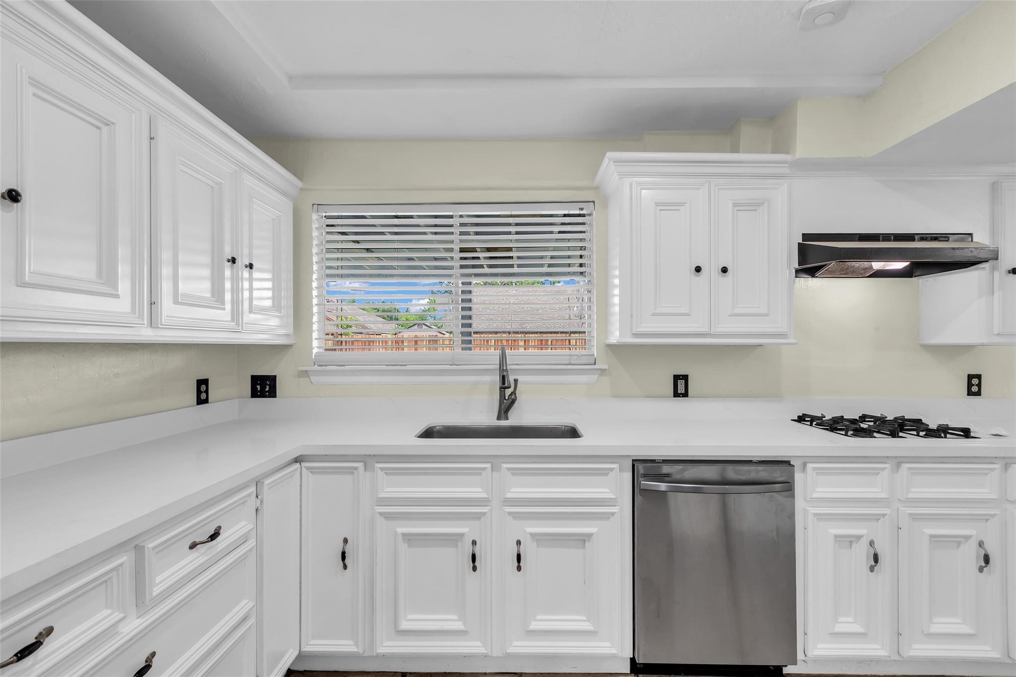 15830 Pipers View Drive Property Photo 9