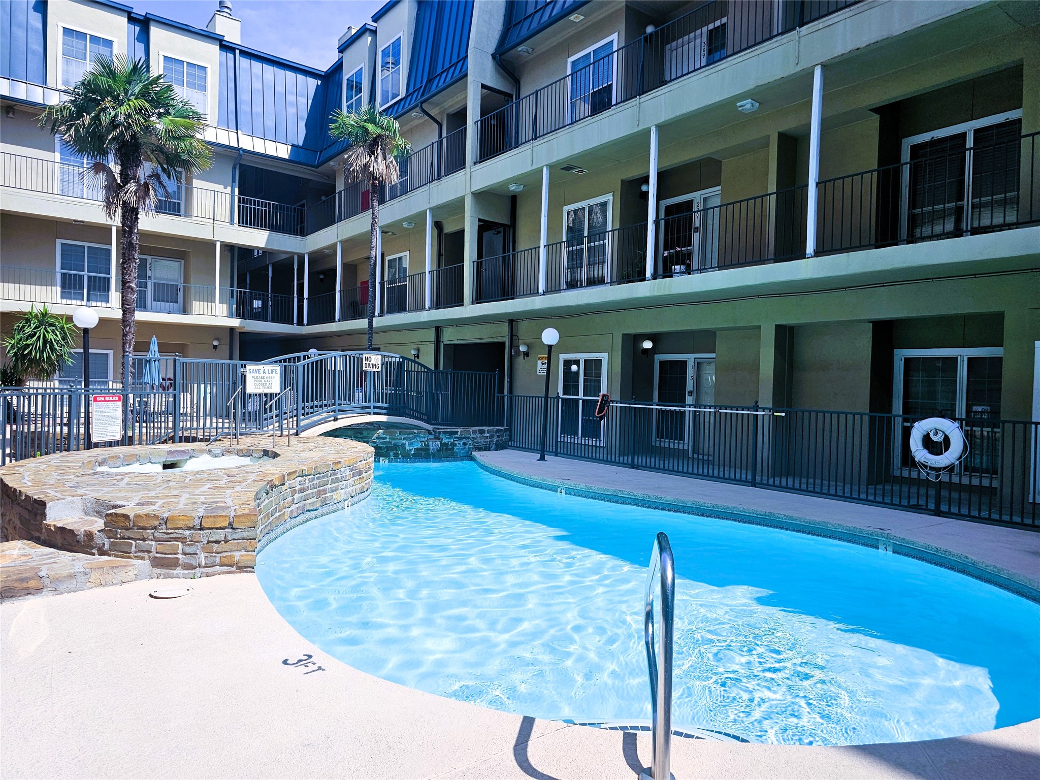 921 Marine Drive 227 Property Photo 3
