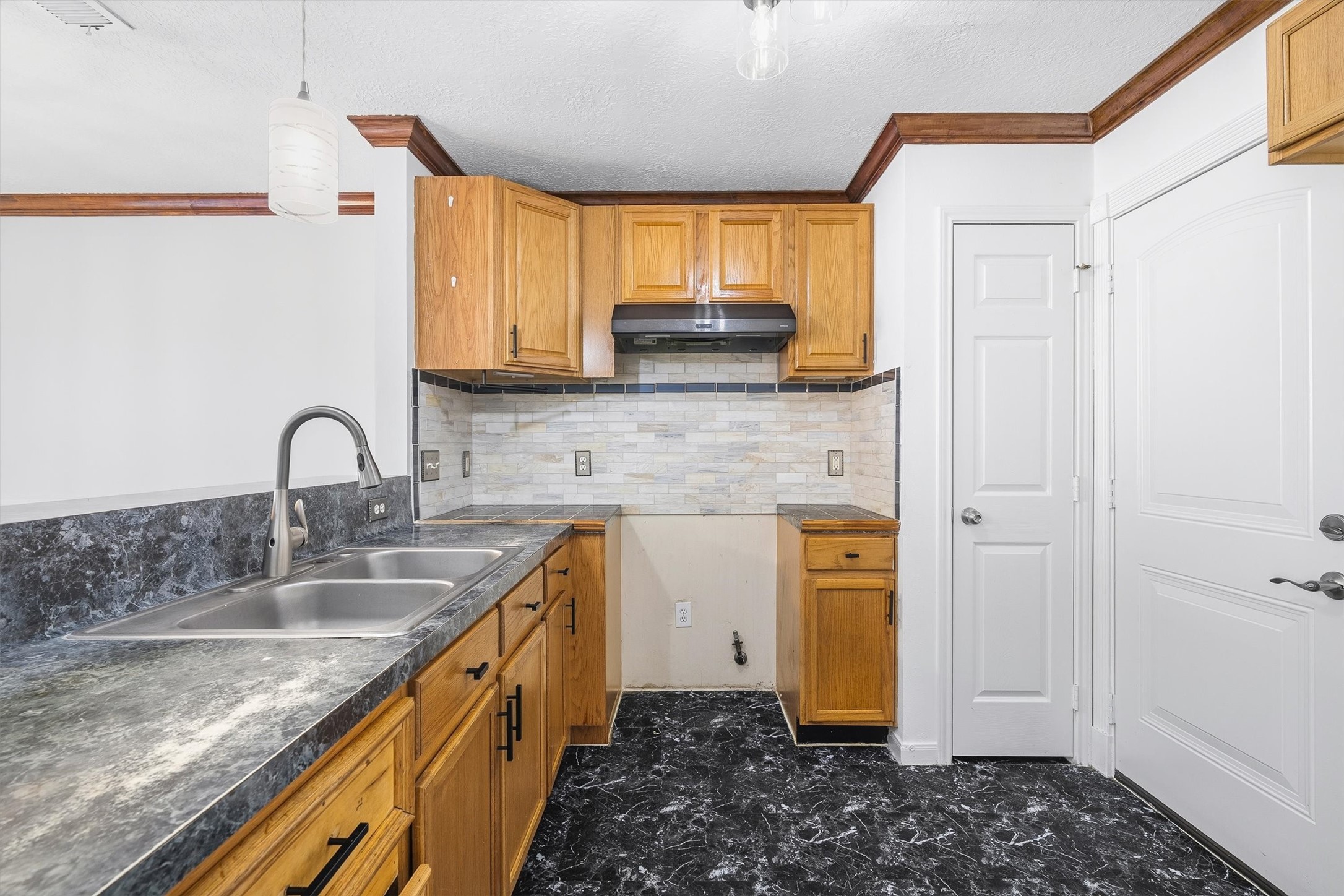 5426 Bourgeois Road Property Photo 16