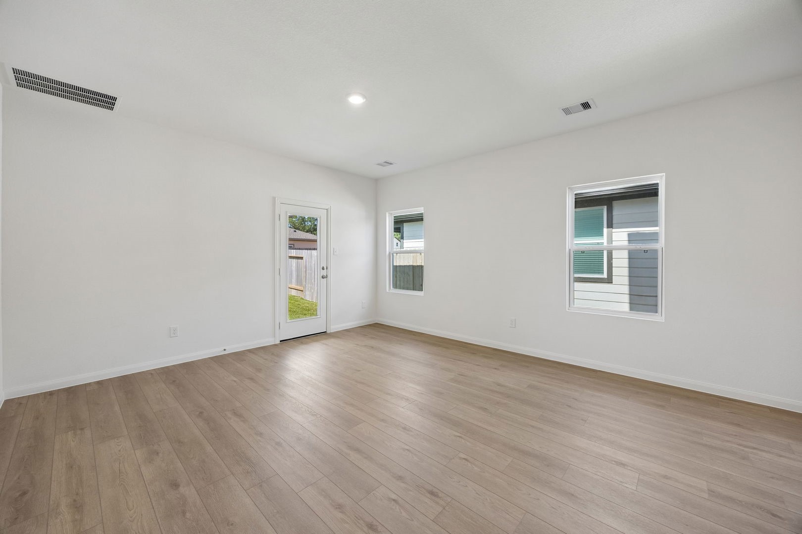 13807 Lago Vista Drive Property Photo 6