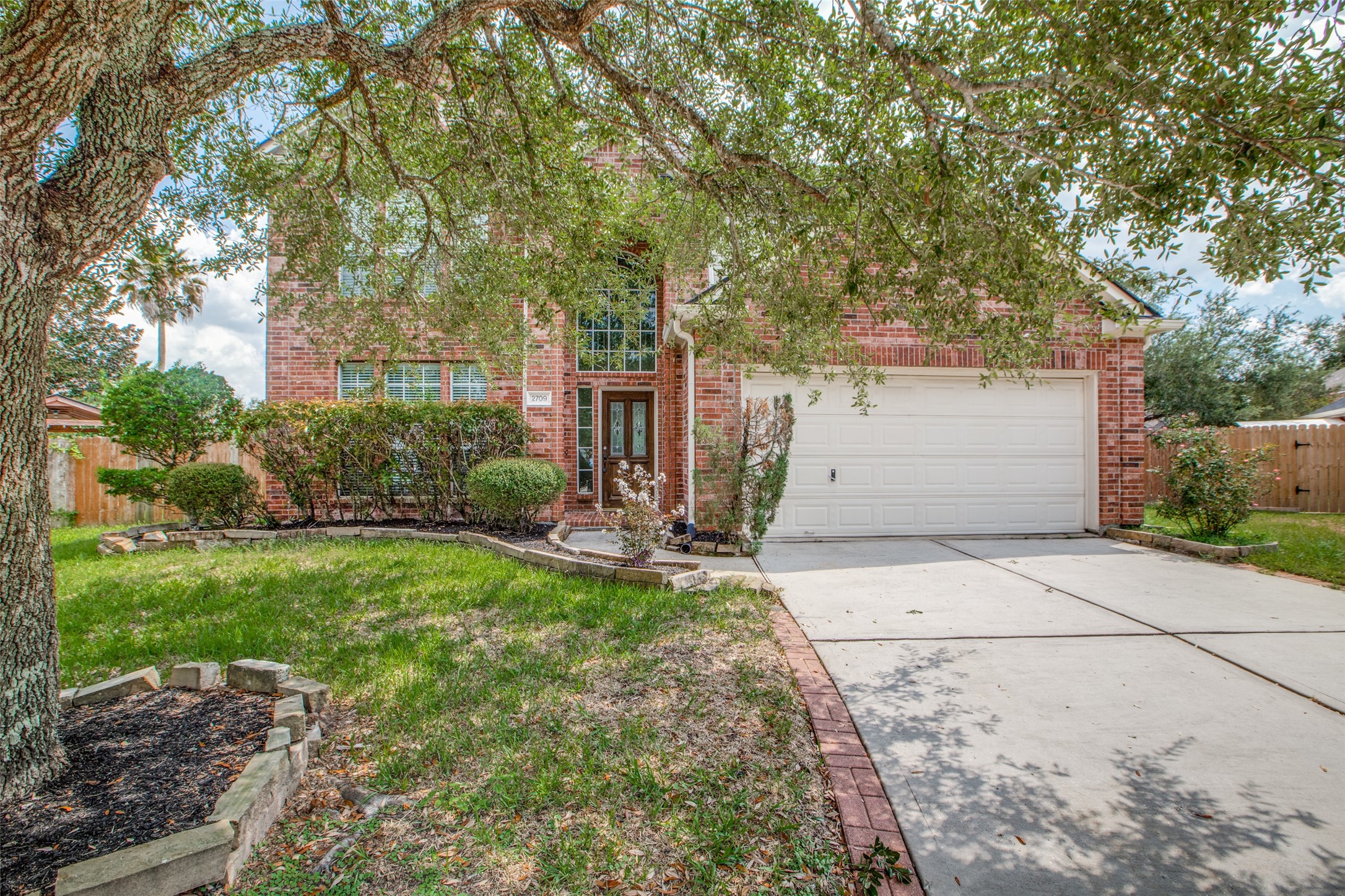 2709 Sunhill Court Property Photo 2