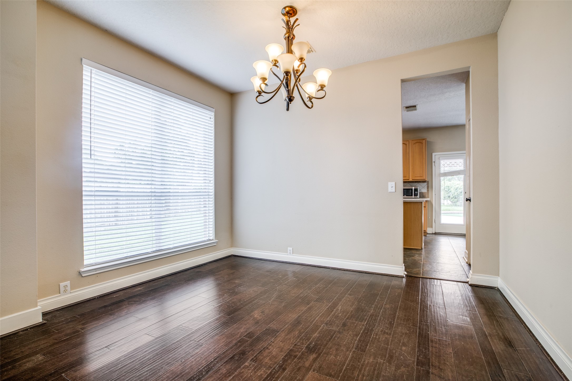 2709 Sunhill Court Property Photo 5
