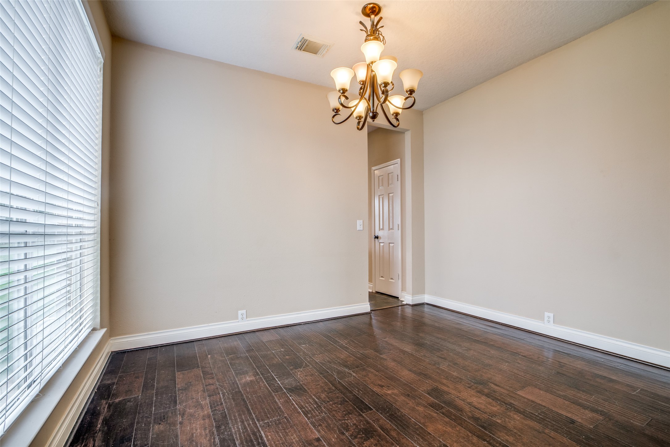 2709 Sunhill Court Property Photo 6