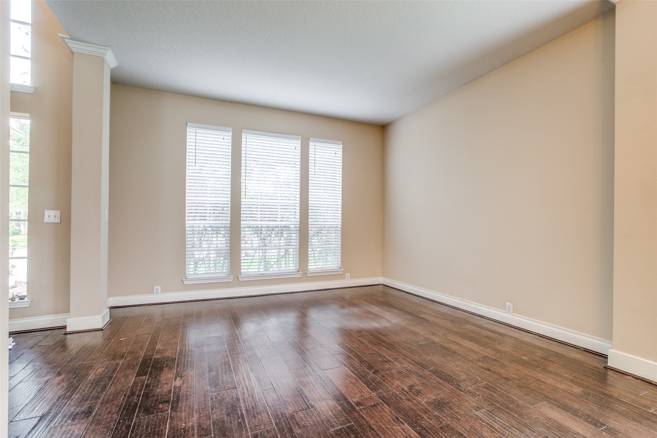 2709 Sunhill Court Property Photo 7