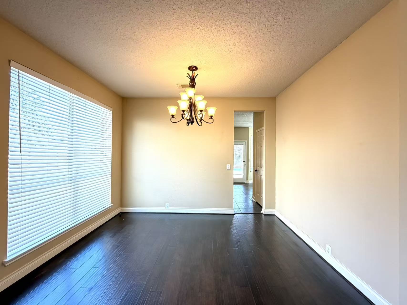 2709 Sunhill Court Property Photo 8