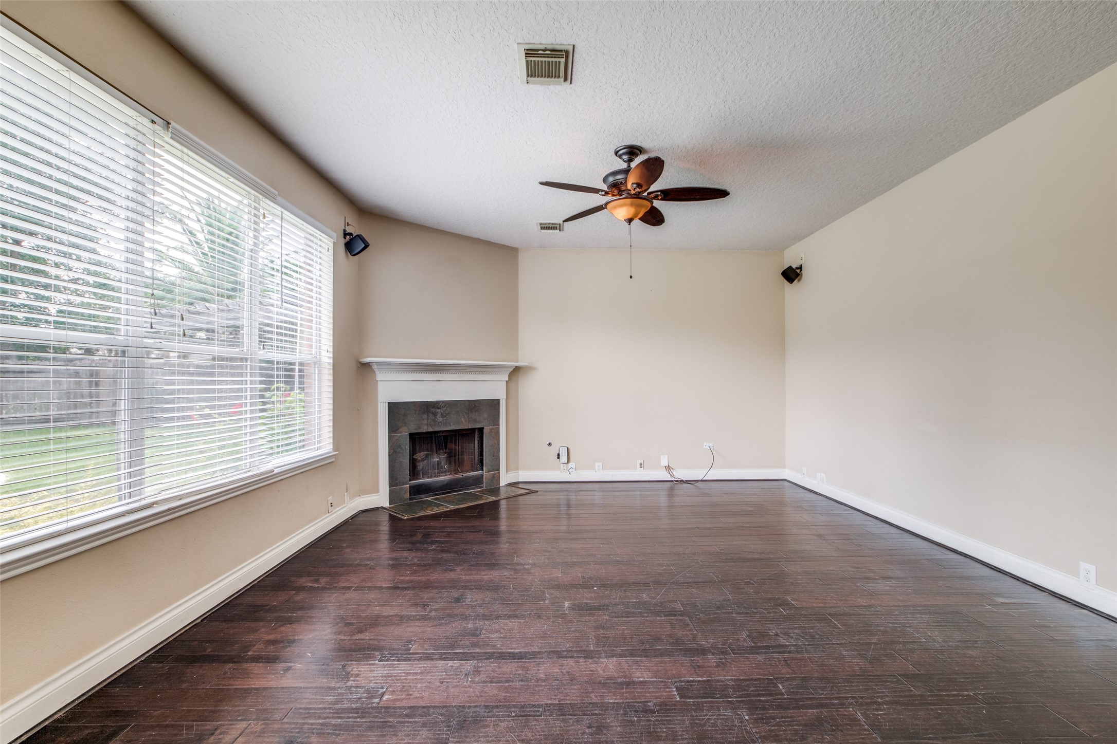 2709 Sunhill Court Property Photo 10