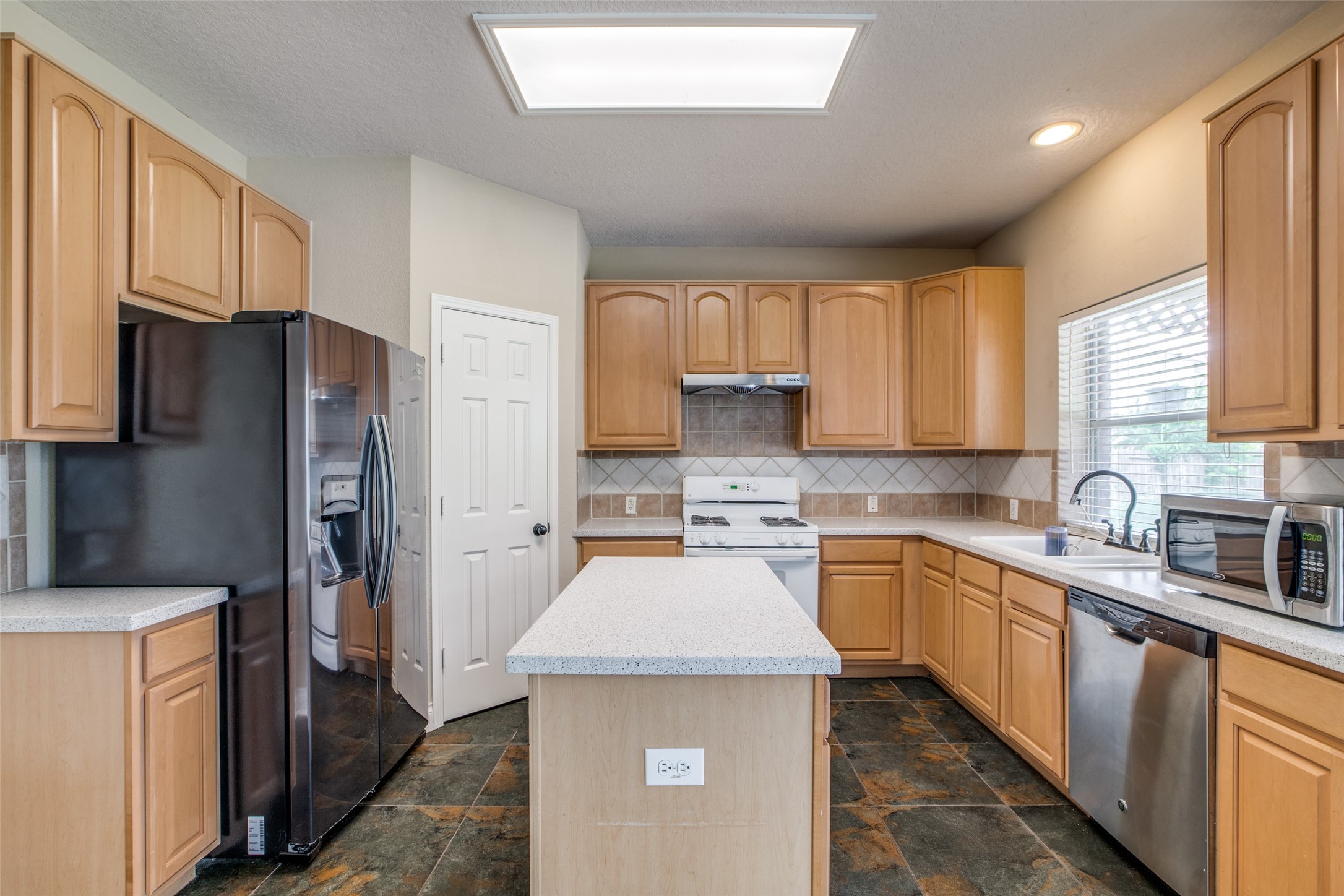 2709 Sunhill Court Property Photo 14