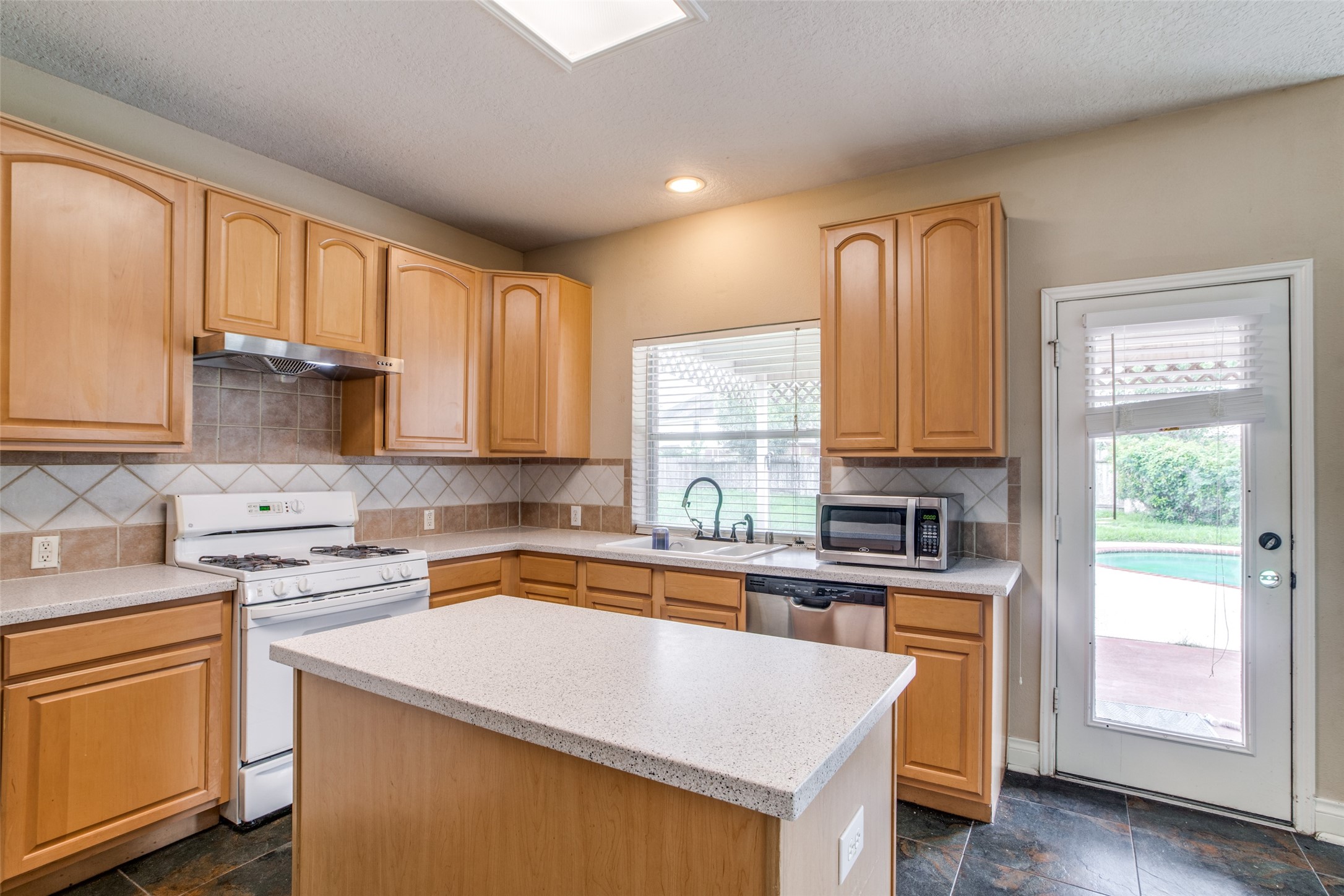 2709 Sunhill Court Property Photo 15