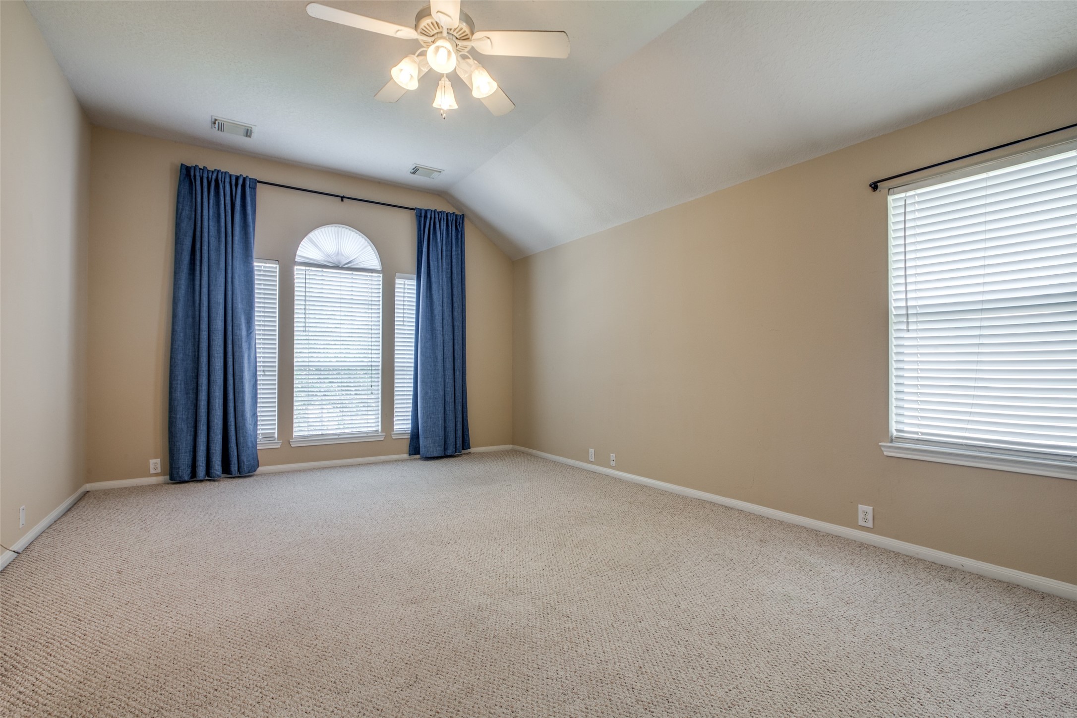 2709 Sunhill Court Property Photo 18