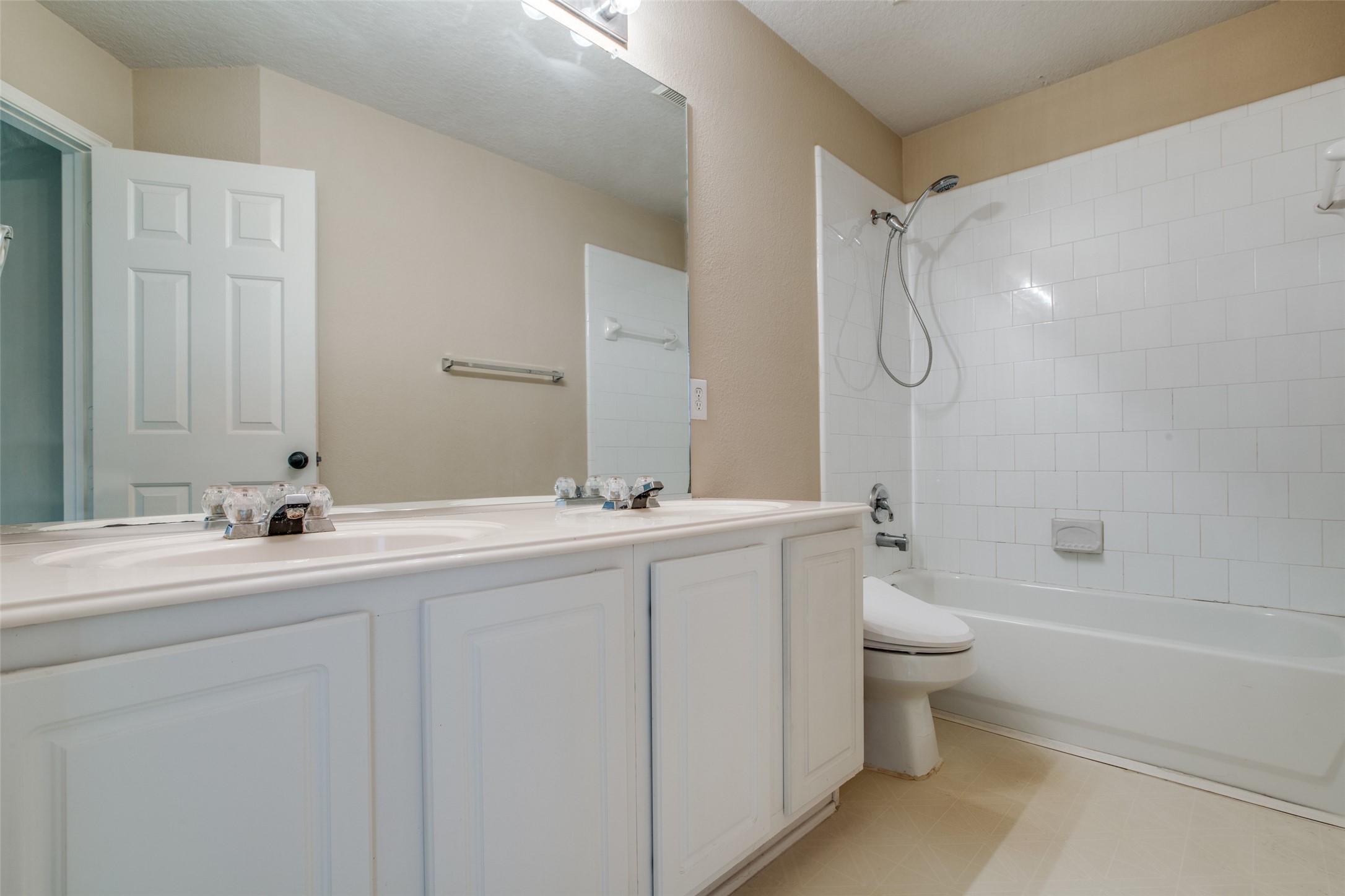 2709 Sunhill Court Property Photo 23