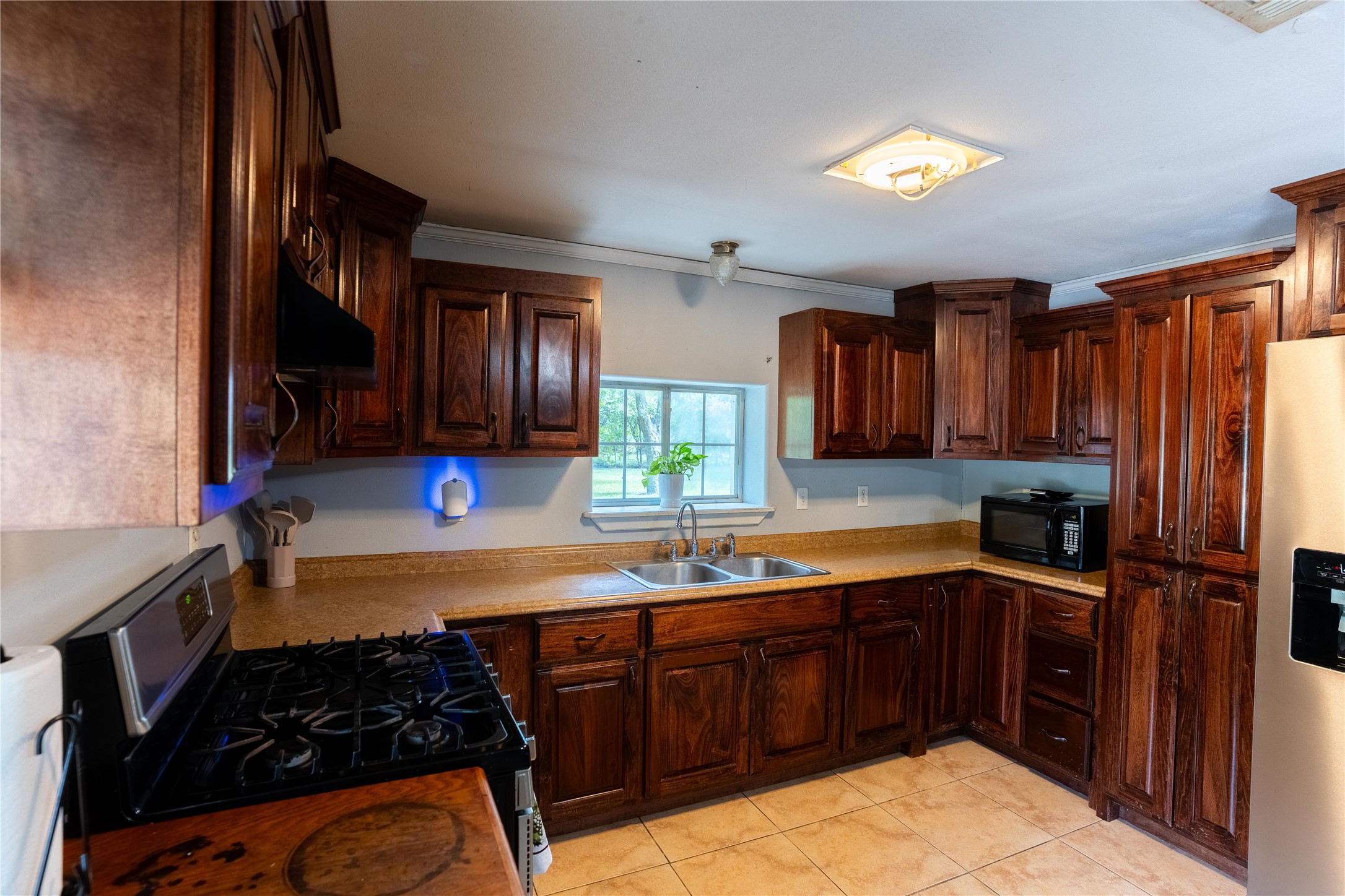 417 Hardy Street Property Photo 5