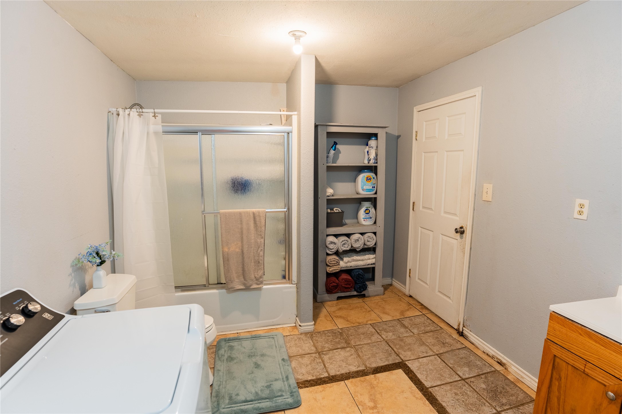 417 Hardy Street Property Photo 15