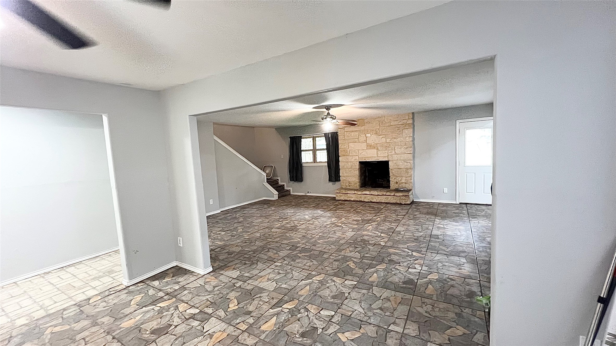 803 Glen Hollow Drive Property Photo 4