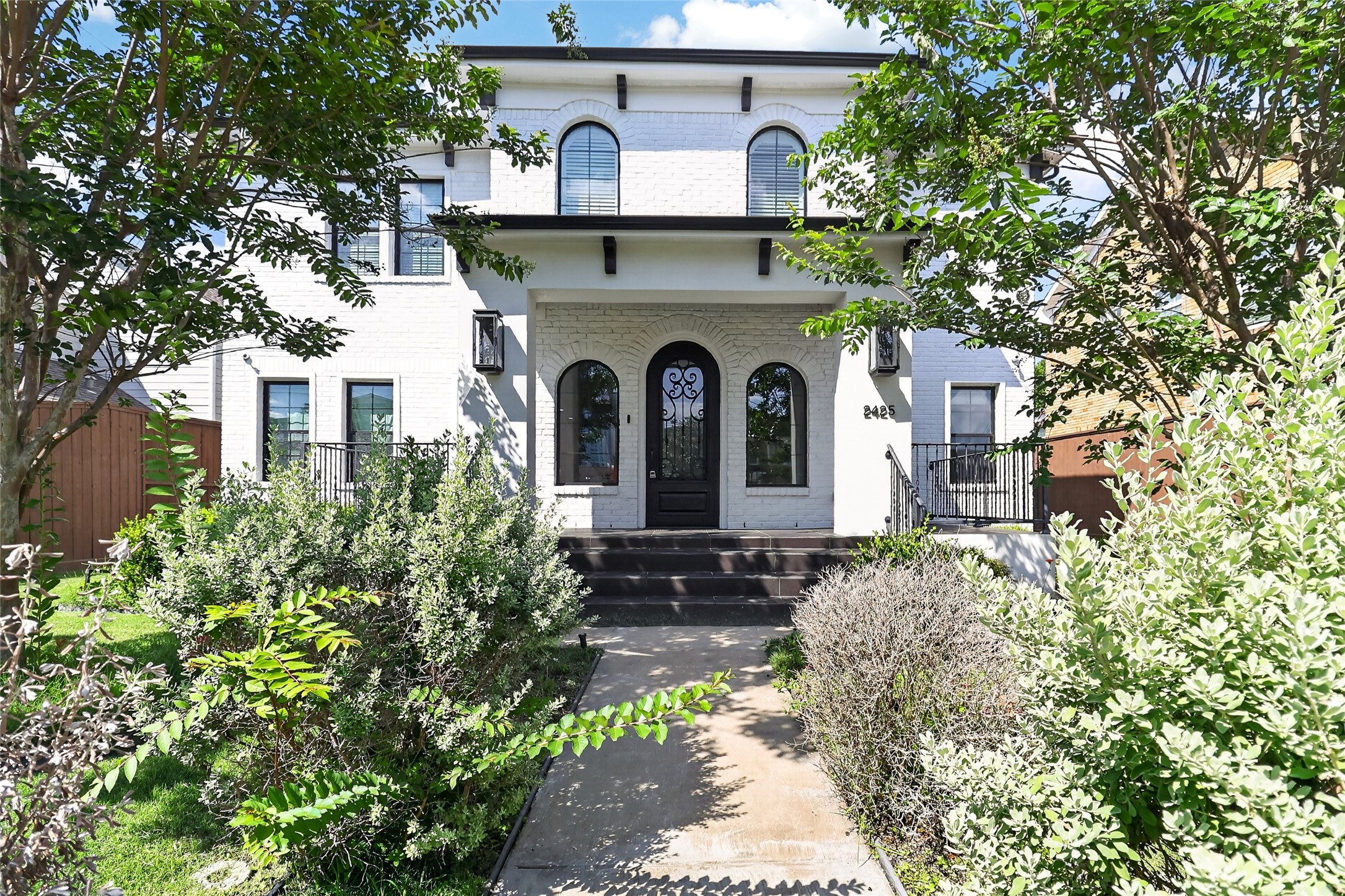 2425 Binz Street Property Photo 1