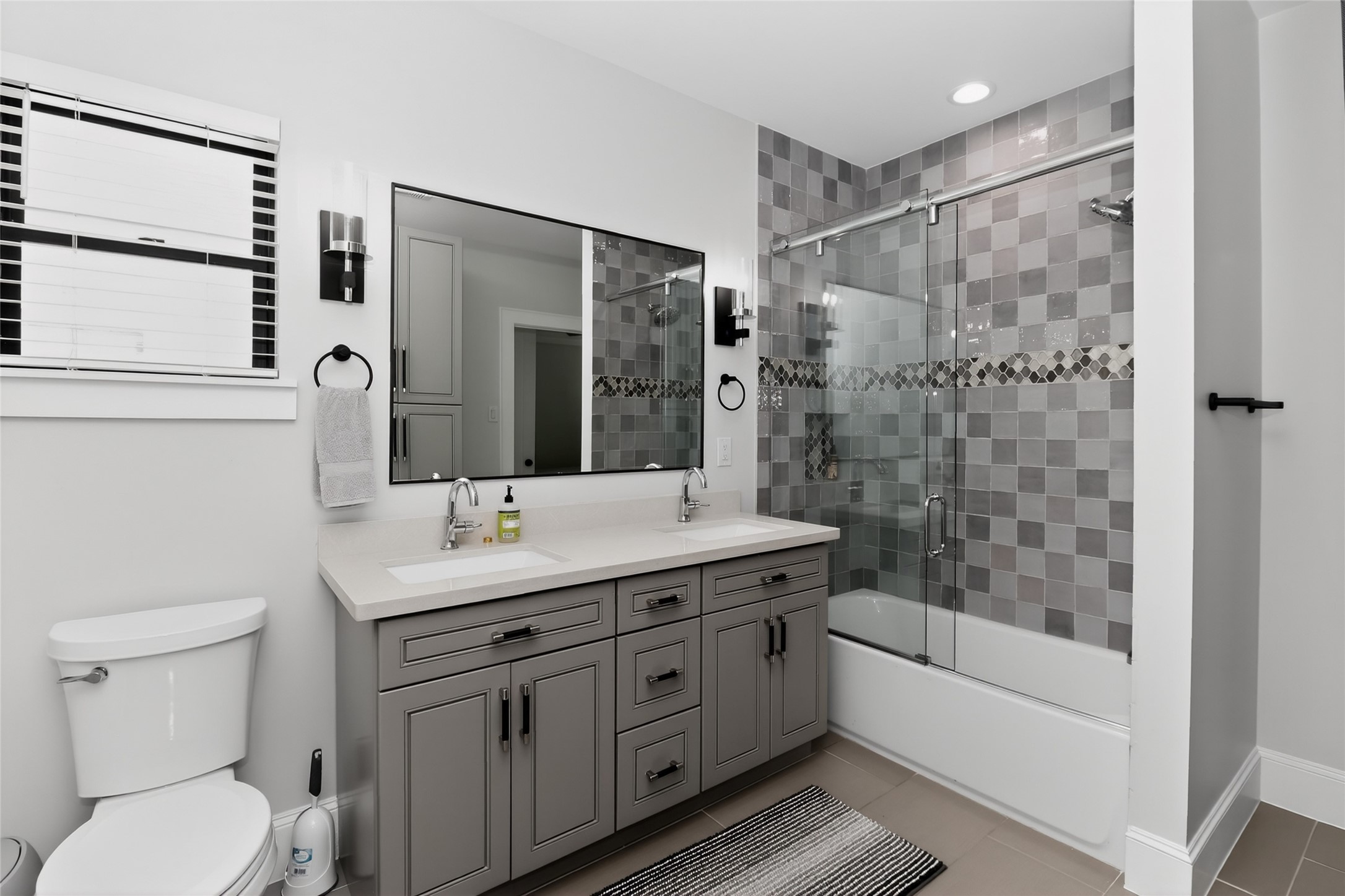 2425 Binz Street Property Photo 14