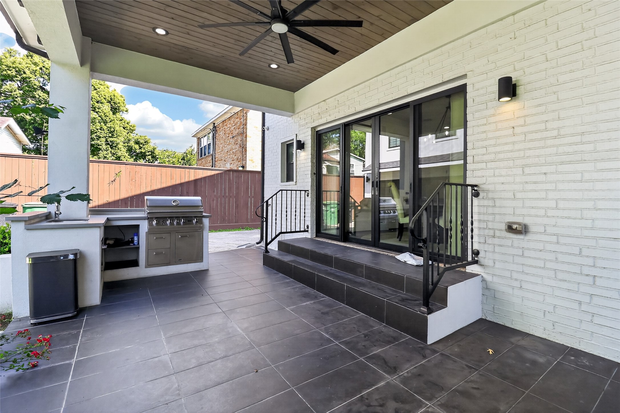 2425 Binz Street Property Photo 21