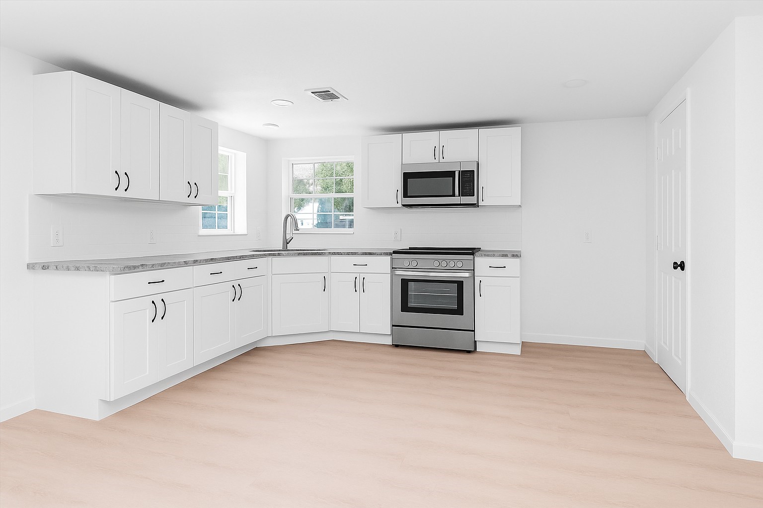 16016 Green Manor Drive Property Photo 6