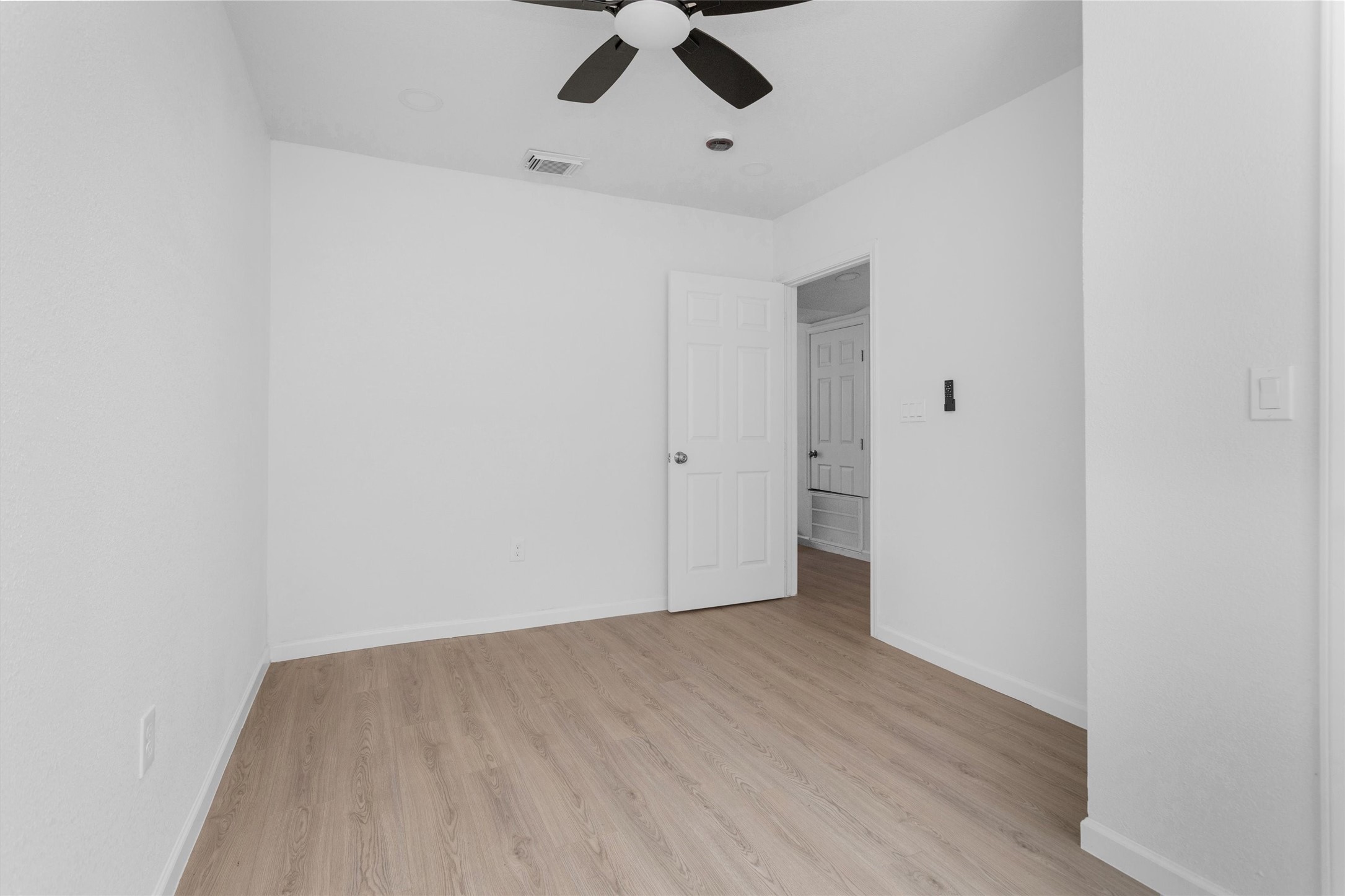 16016 Green Manor Drive Property Photo 12