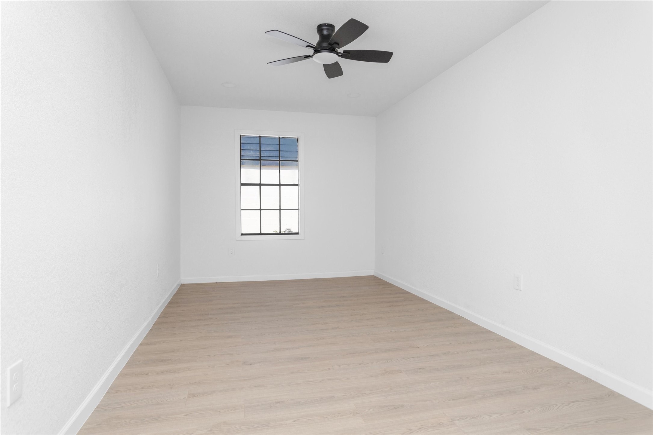 16016 Green Manor Drive Property Photo 13