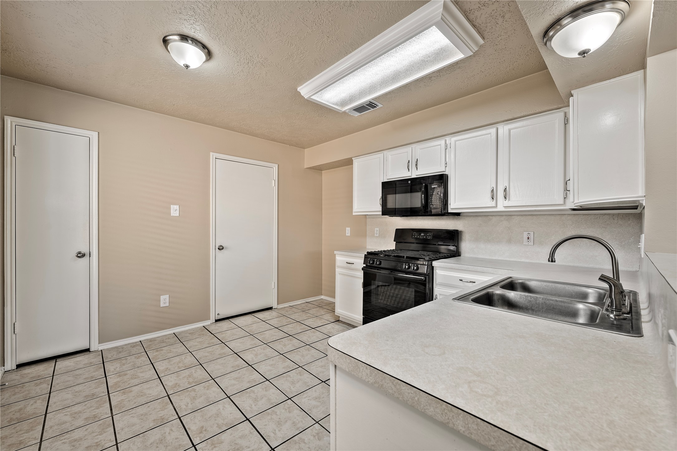 2627 Autumn Springs Lane Property Photo 7