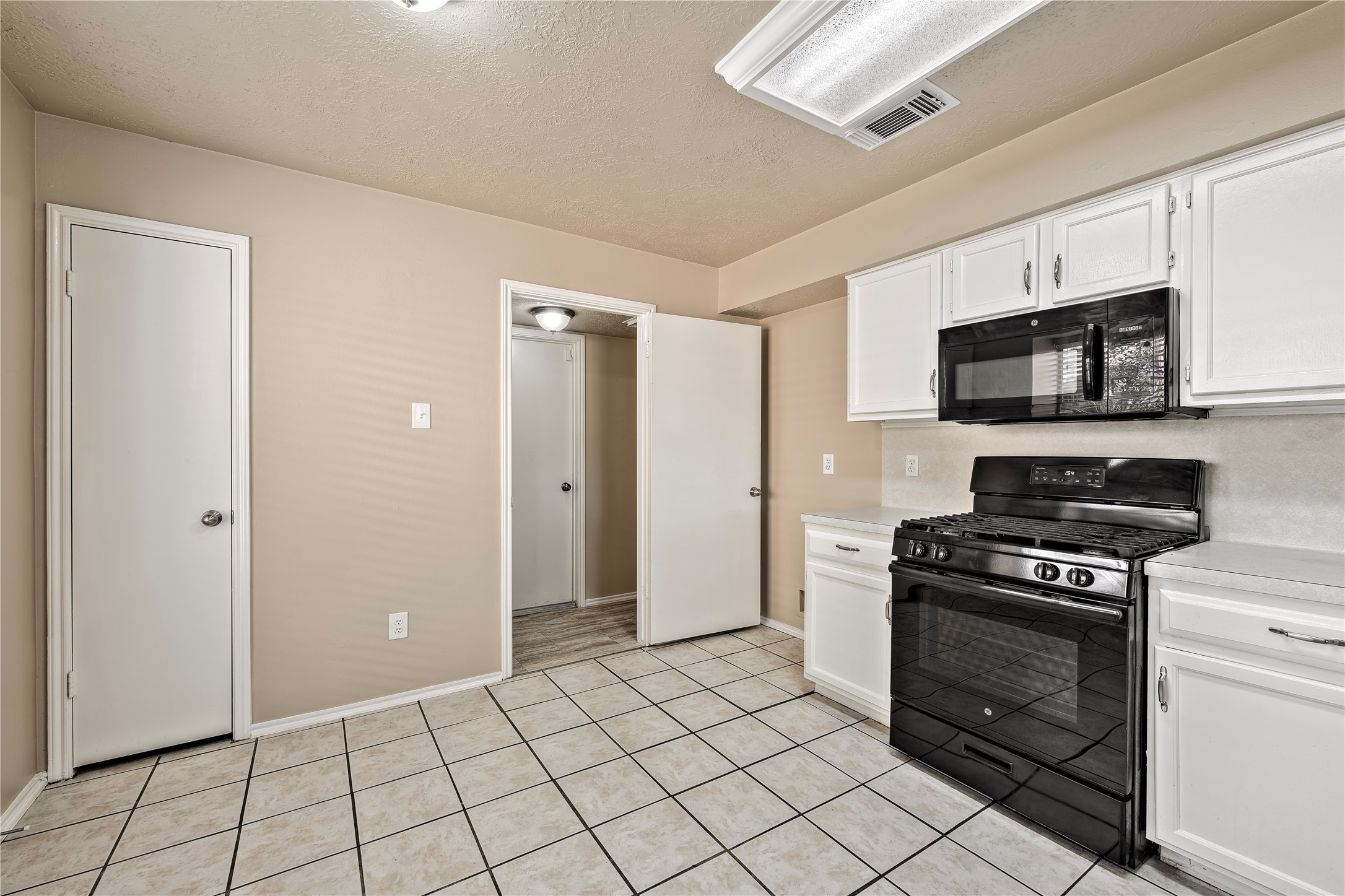 2627 Autumn Springs Lane Property Photo 9