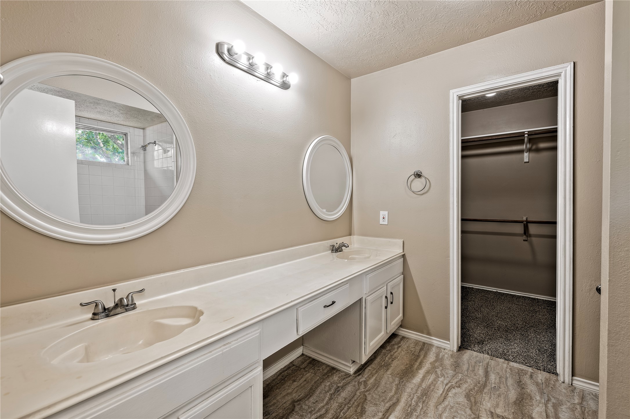 2627 Autumn Springs Lane Property Photo 13