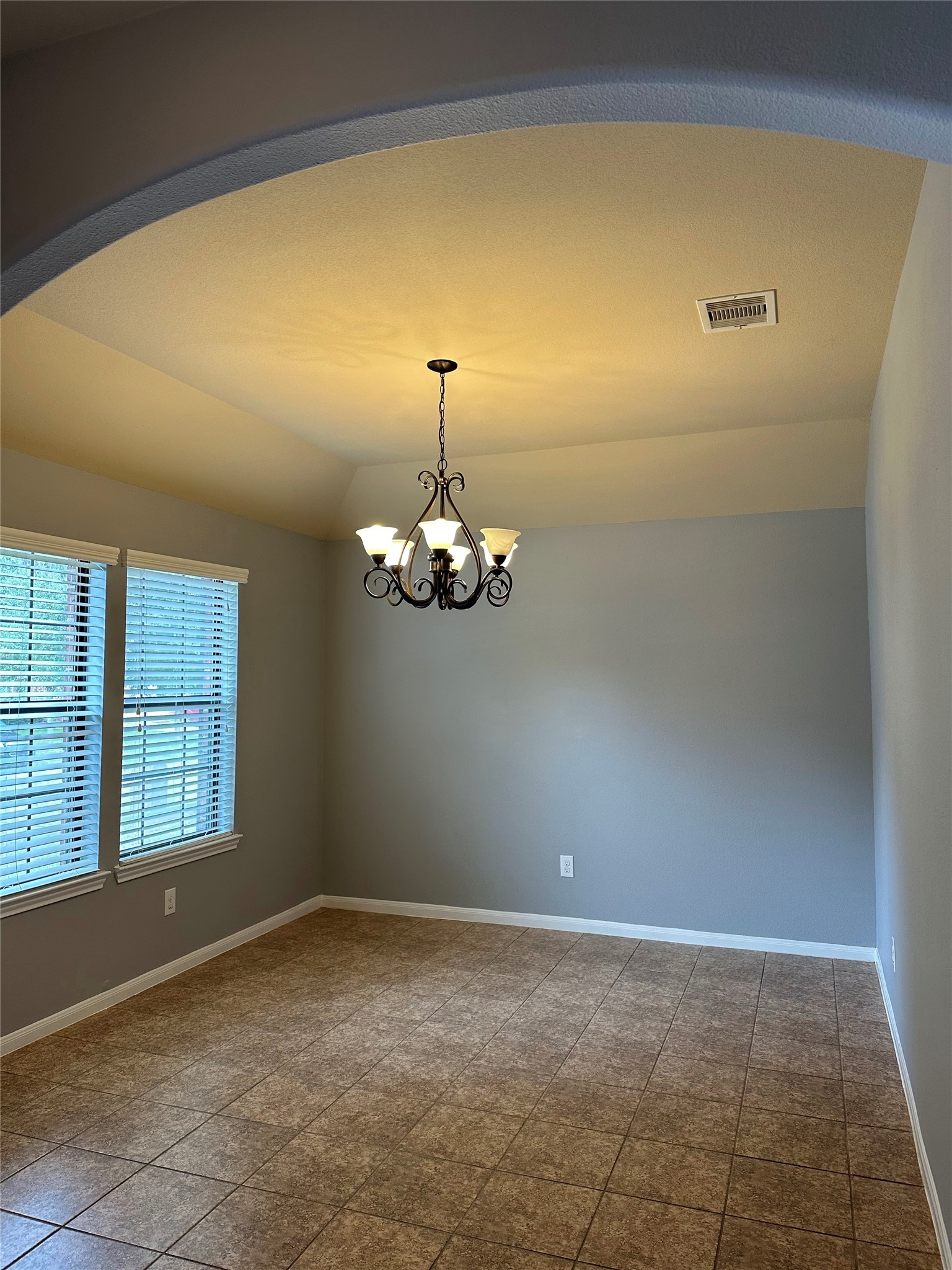 2610 Lexington Park Drive Property Photo 3