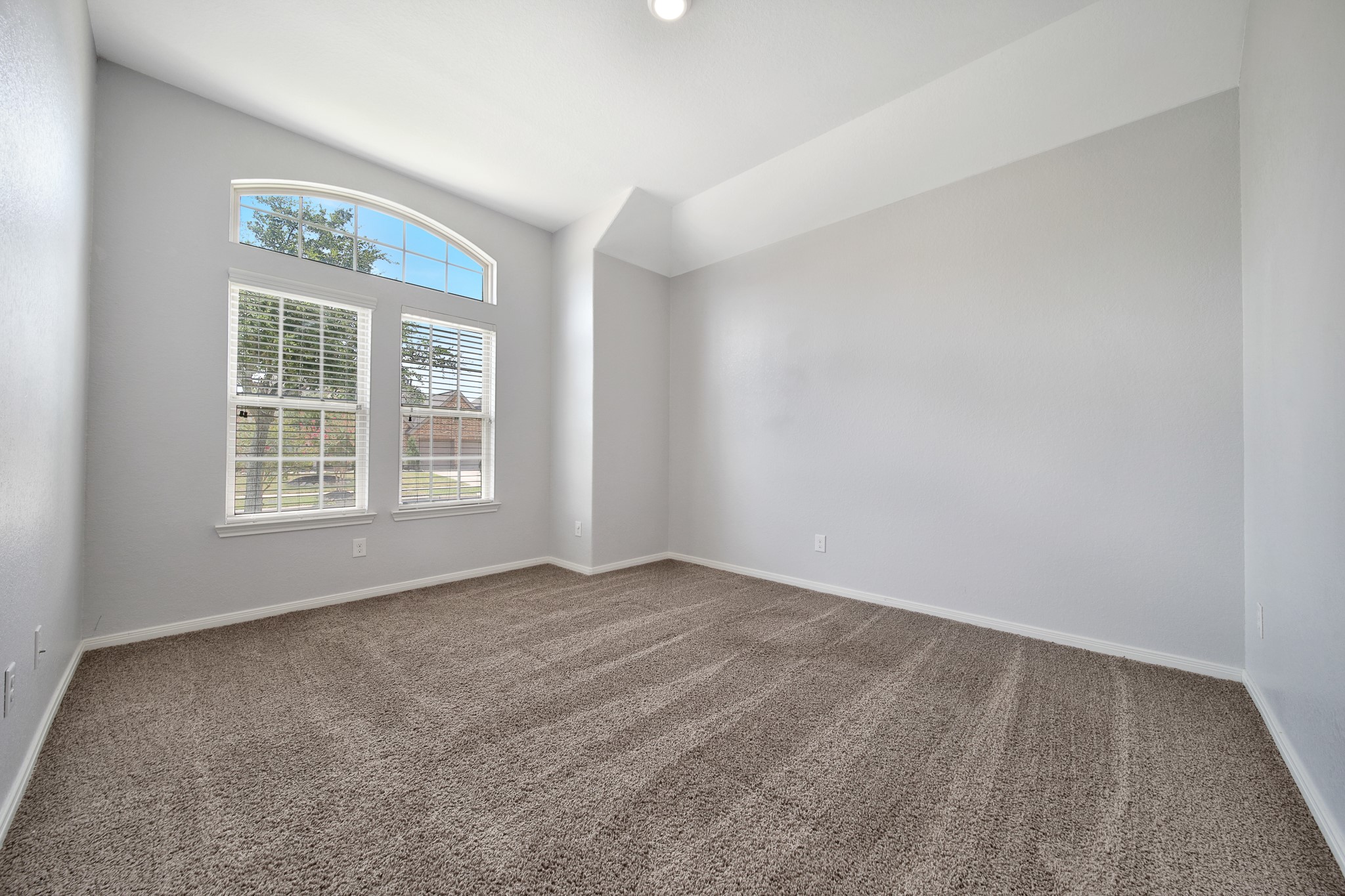 23434 Bracino Lake Drive Property Photo 4