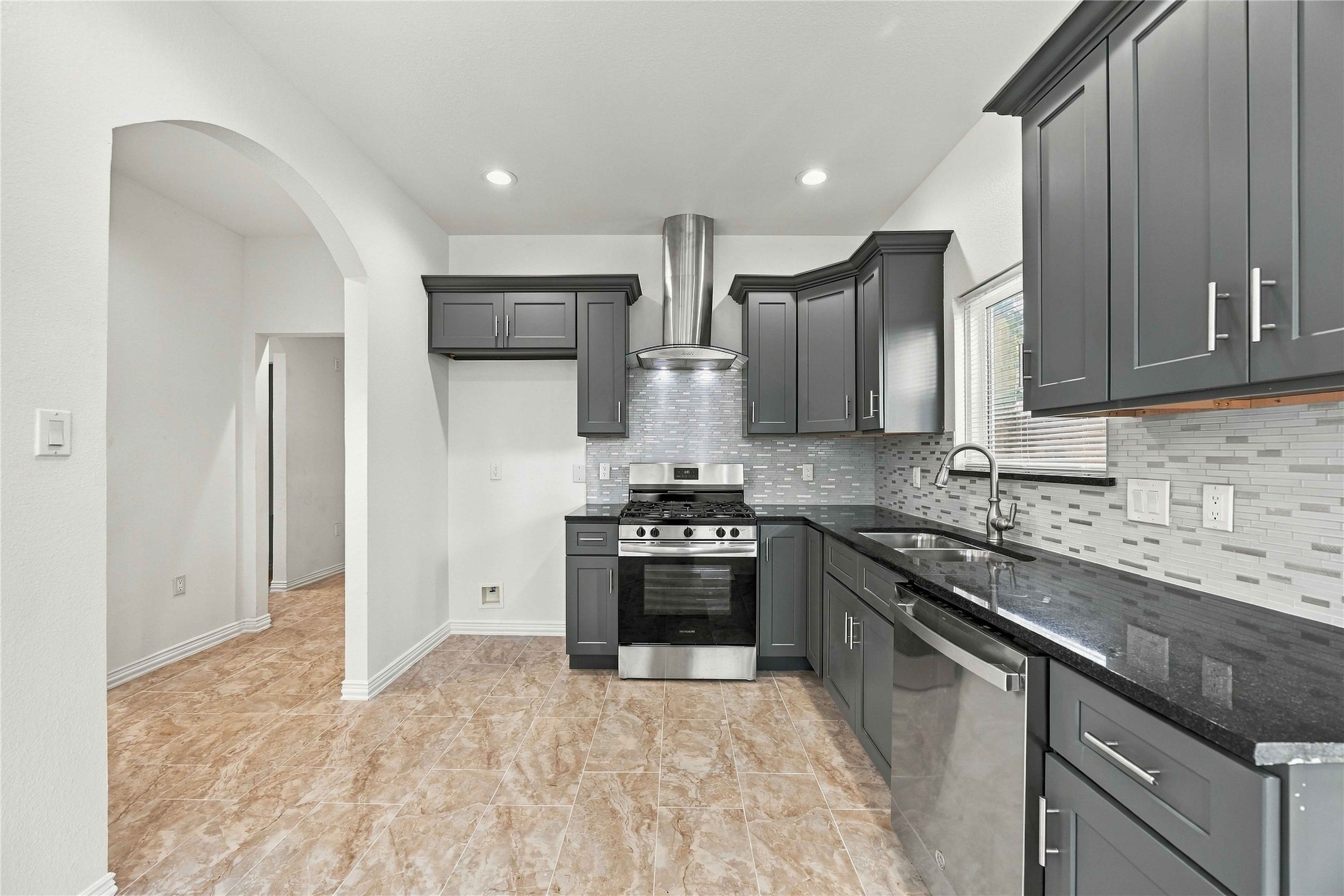 8147 Chateau Street Property Photo 6