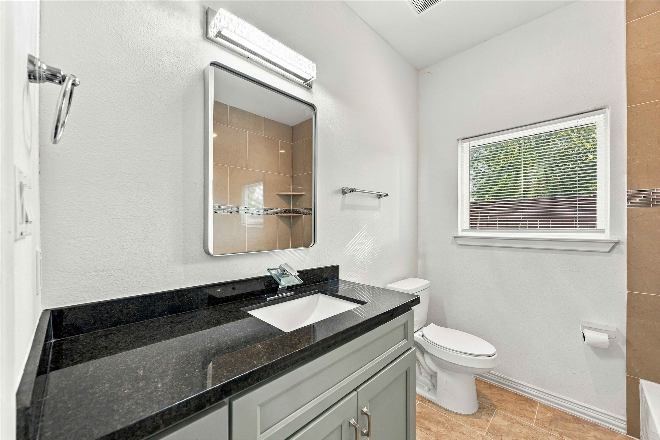 8147 Chateau Street Property Photo 11