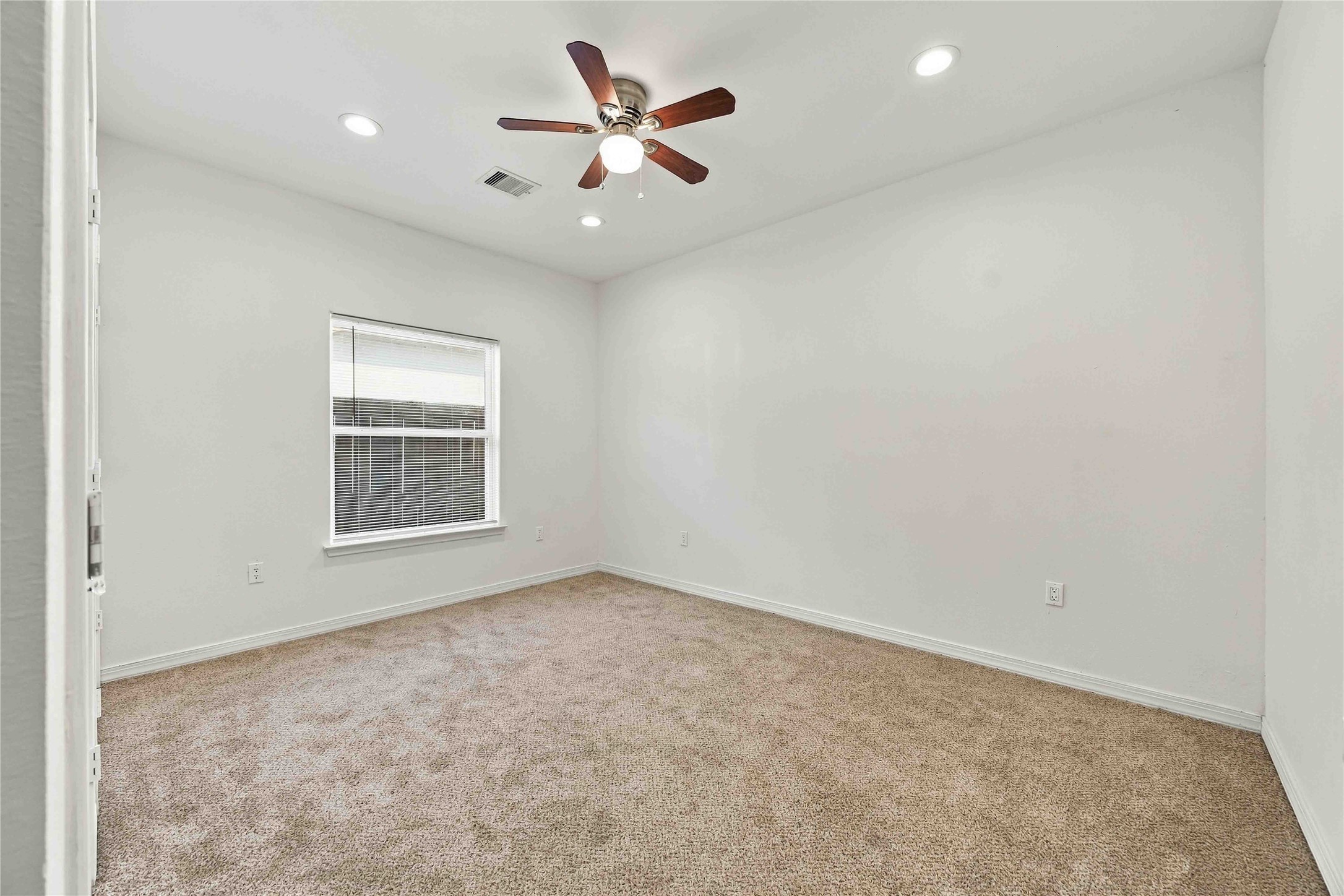 8147 Chateau Street Property Photo 18