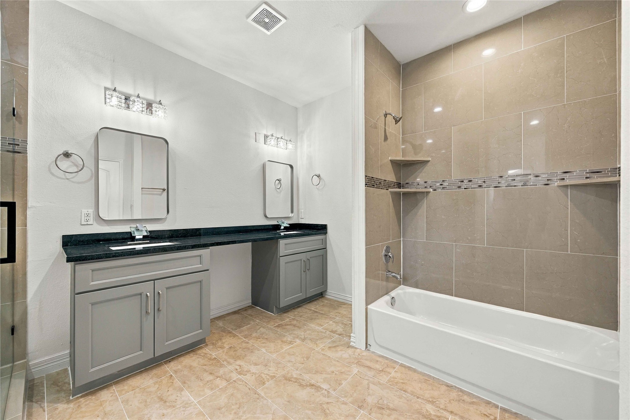 8147 Chateau Street Property Photo 21