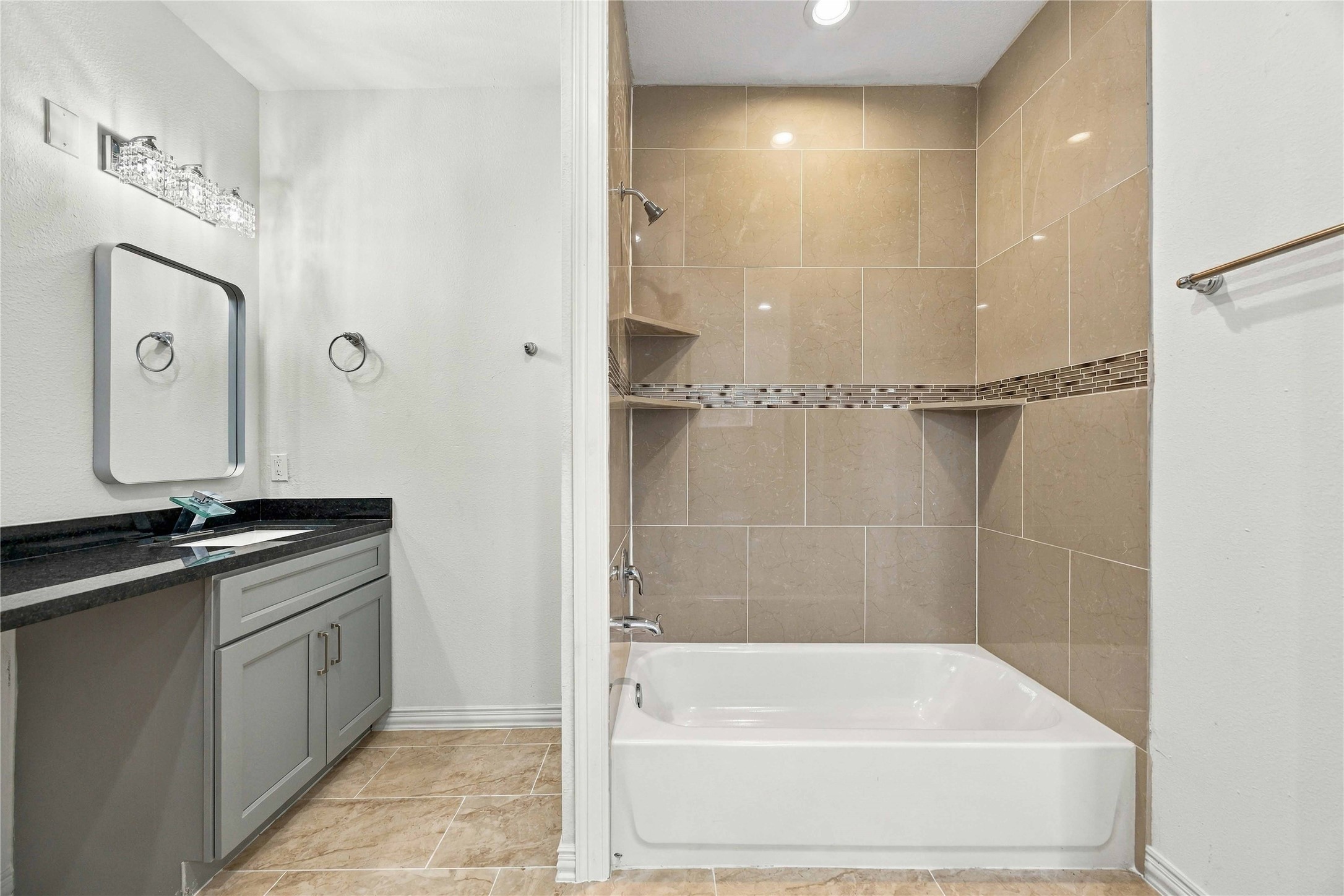 8147 Chateau Street Property Photo 22