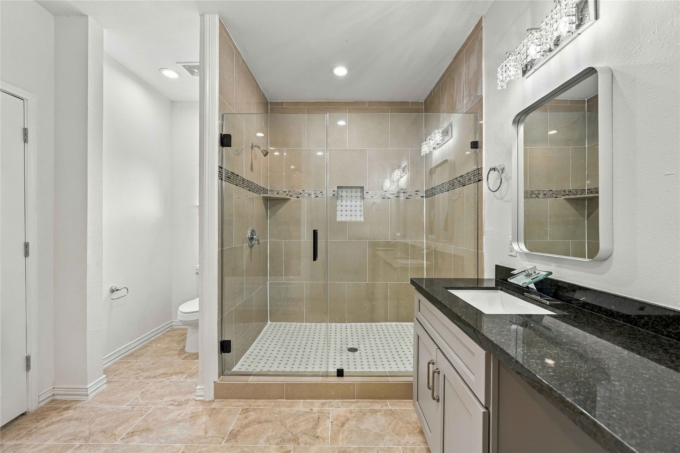 8147 Chateau Street Property Photo 23