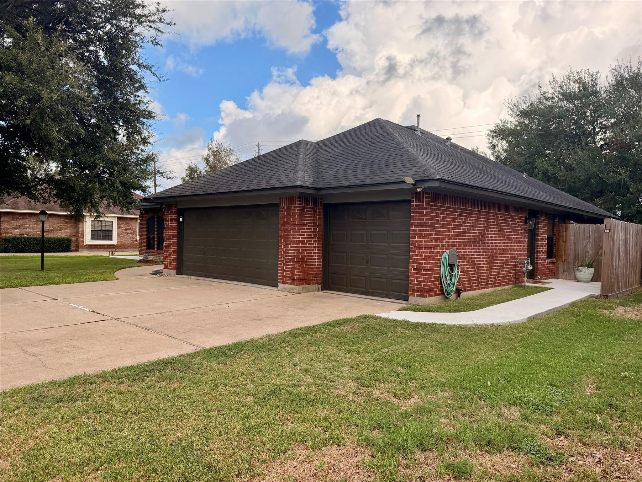 249 Chestnut Street, Lake Jackson Tx 77566 Property Photo 4