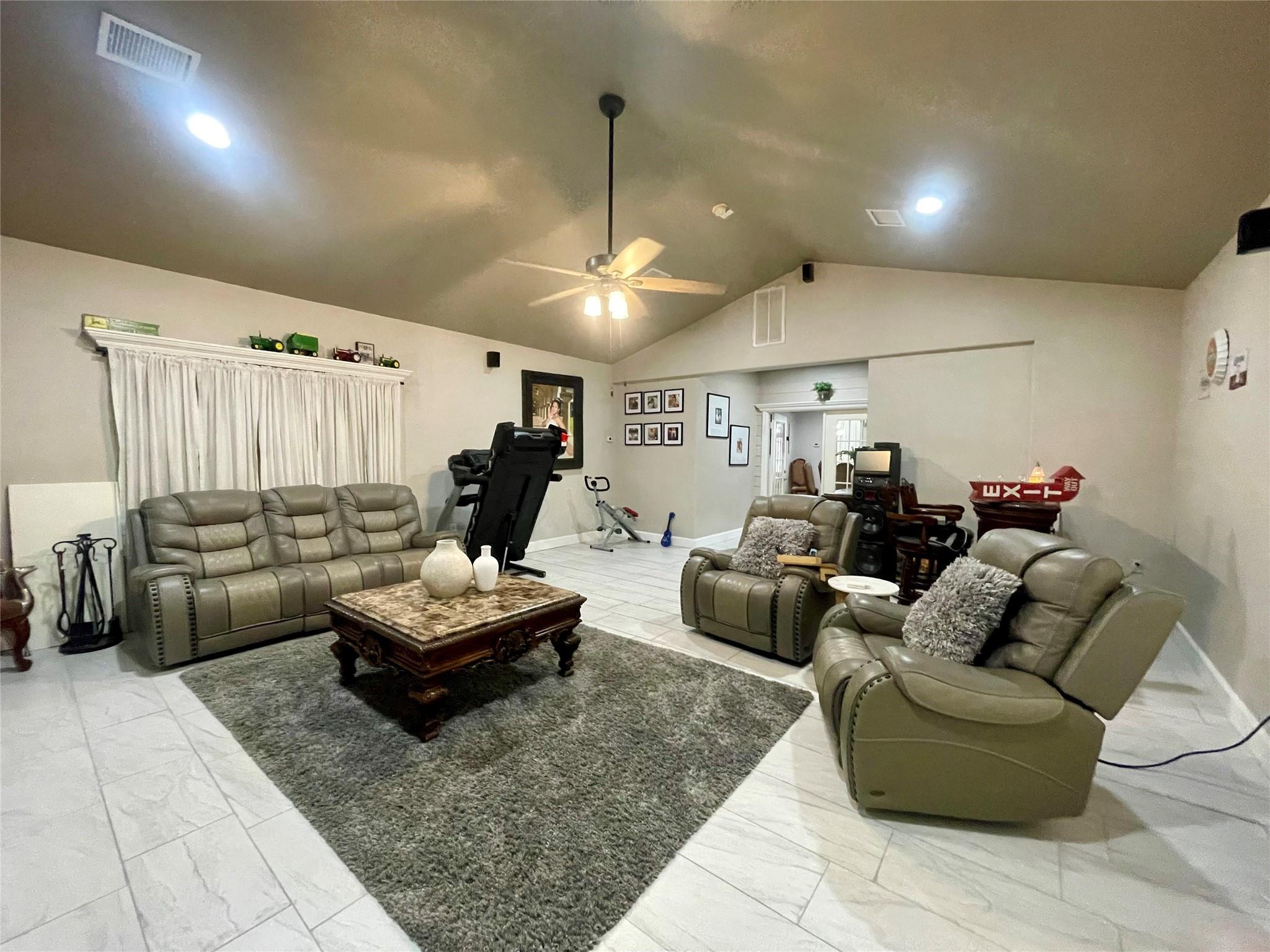 249 Chestnut Street, Lake Jackson Tx 77566 Property Photo 17