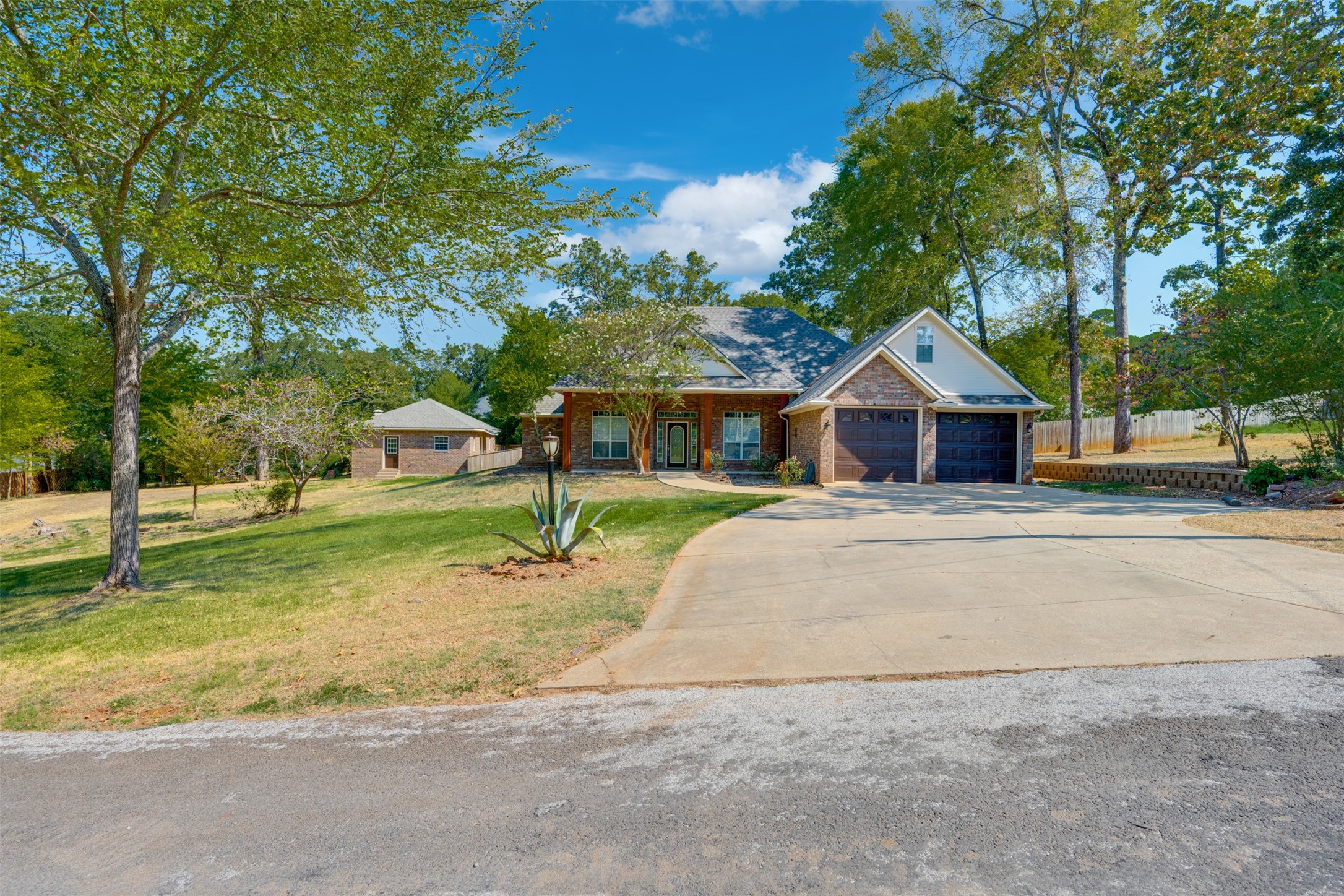 16502 Caddo Trail Property Photo 1
