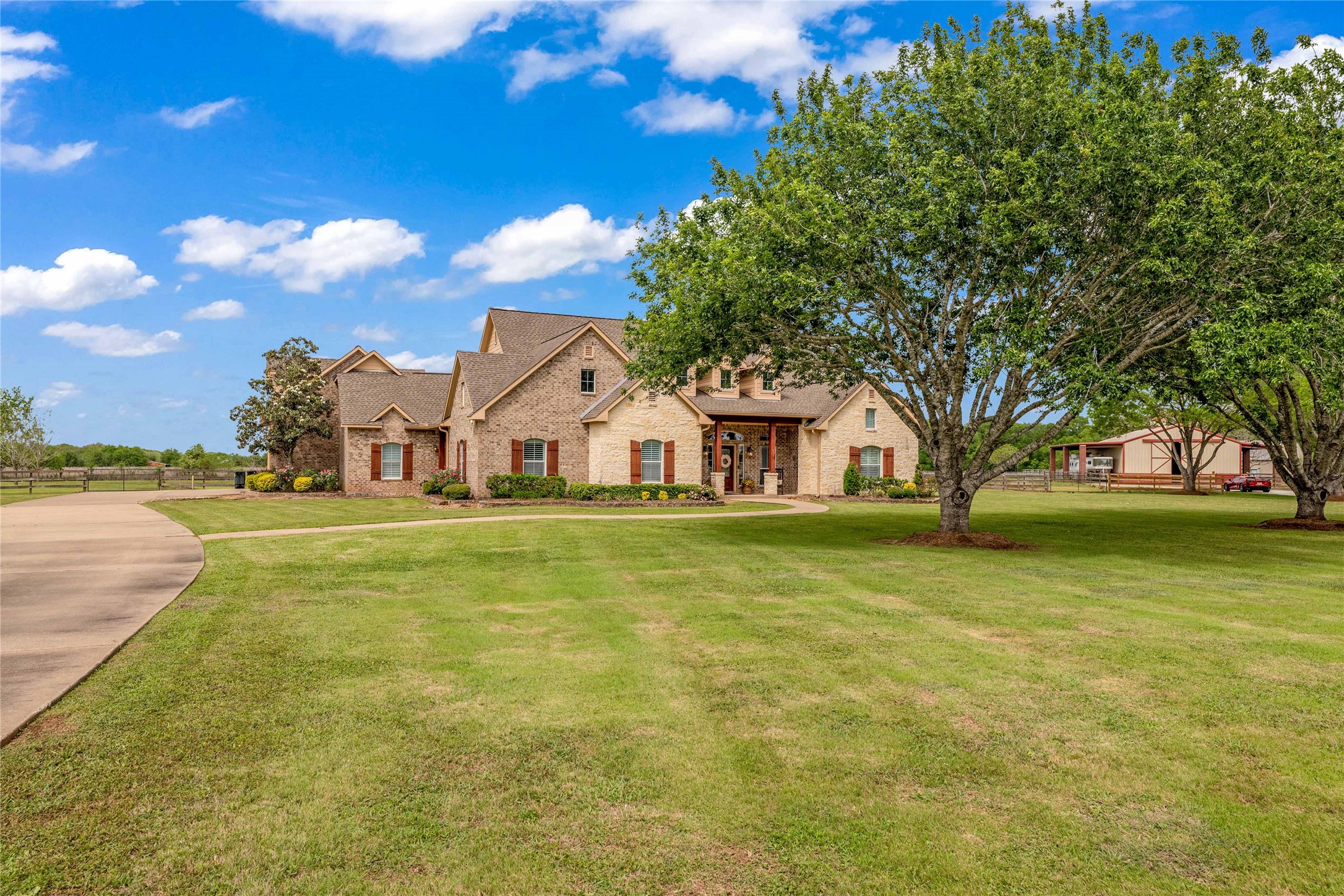 1910 Fox Trot Circle Property Photo 4