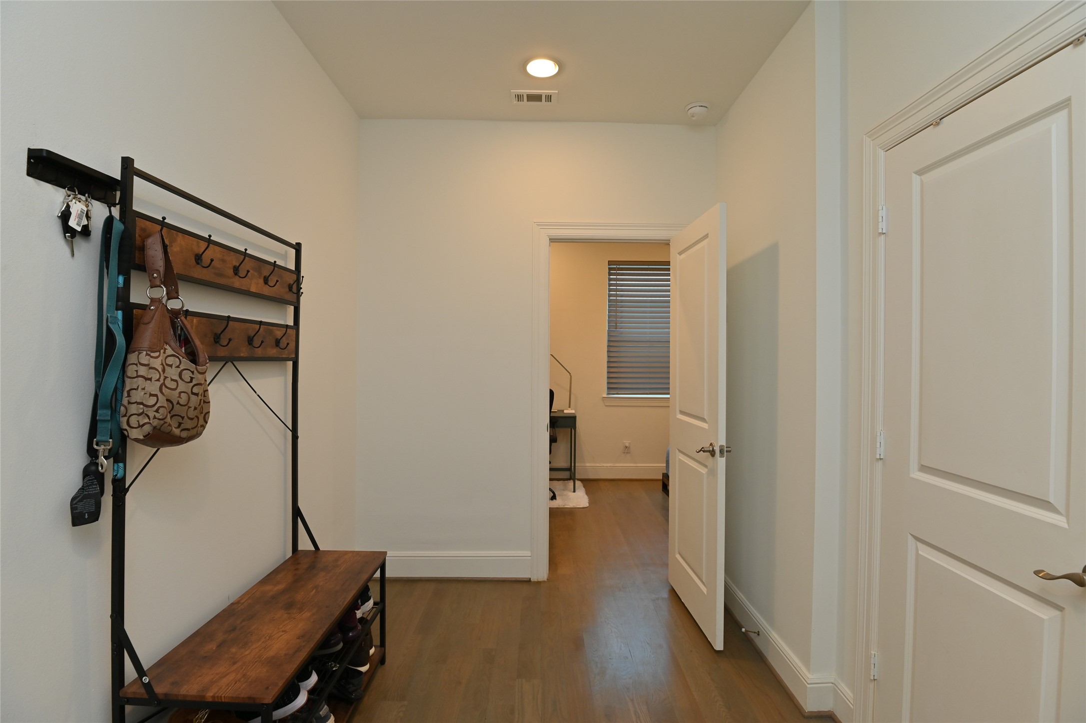 1117 W 16th Street C Property Photo 7