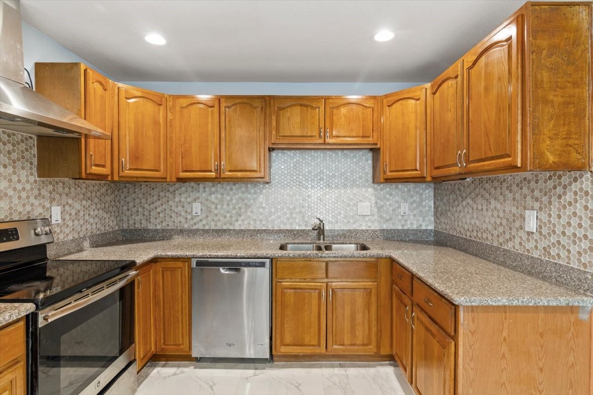 10730 Boardwalk Street Property Photo 17