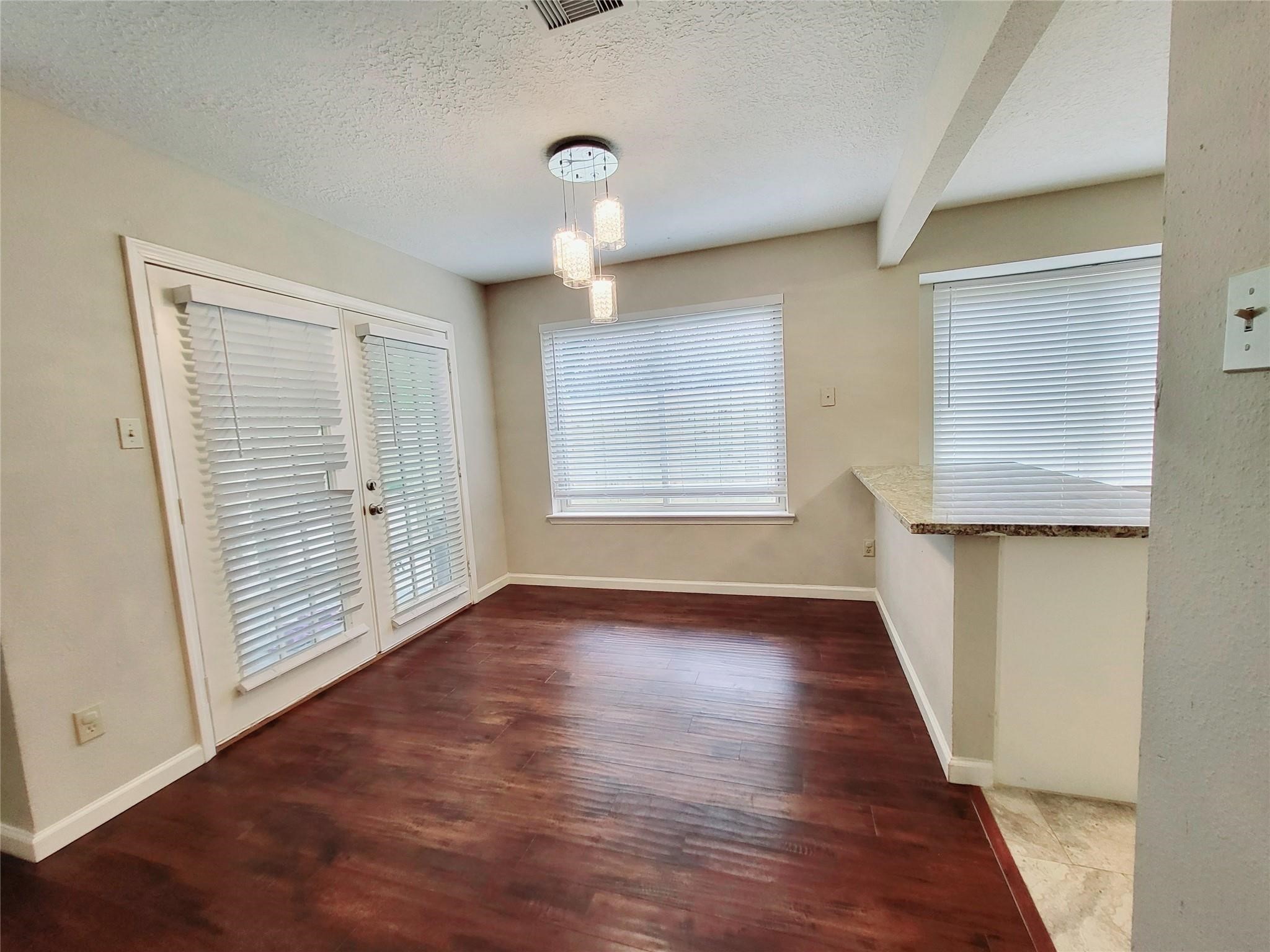 2711 S Brompton Drive Property Photo 4