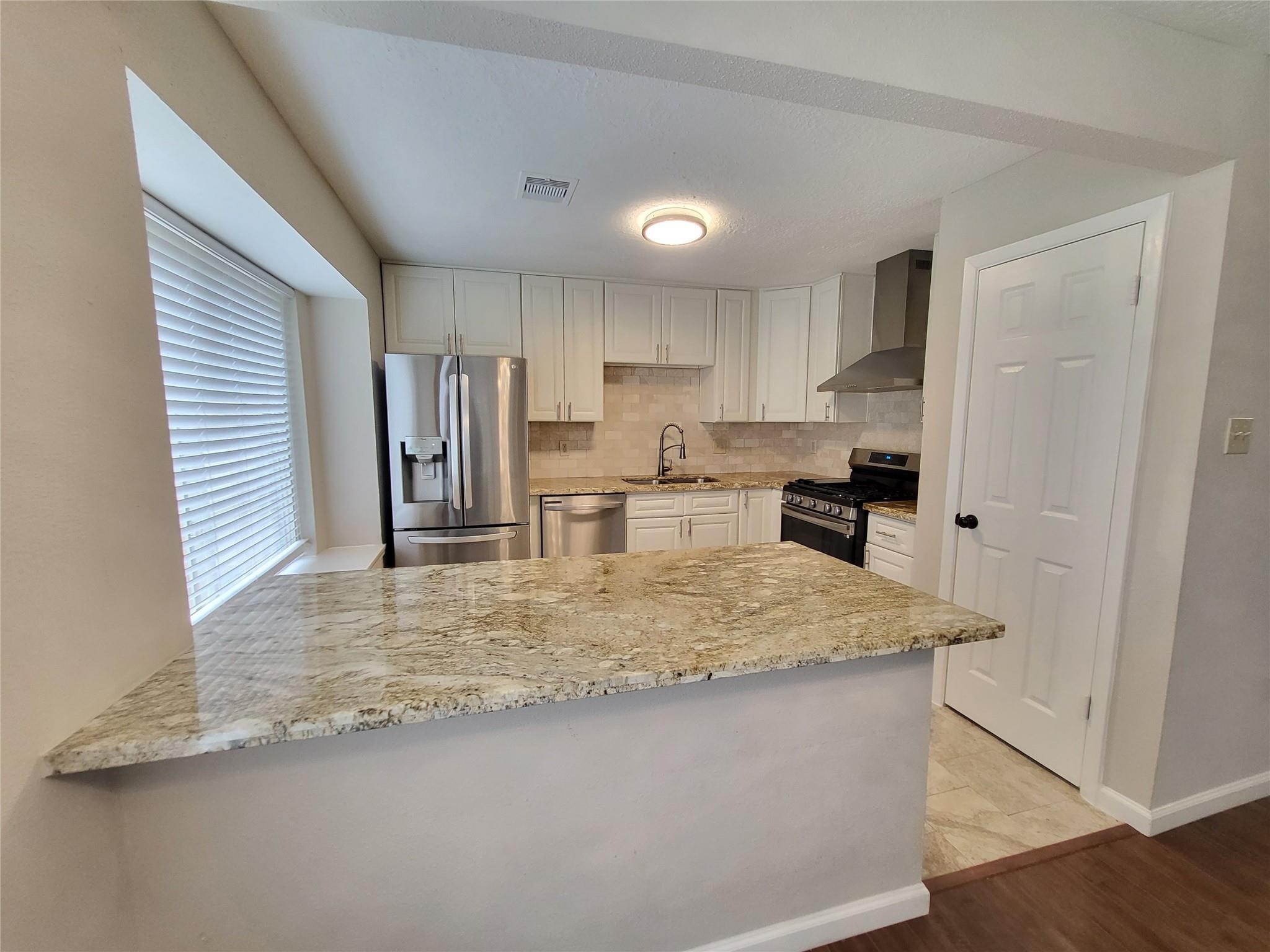 2711 S Brompton Drive Property Photo 5