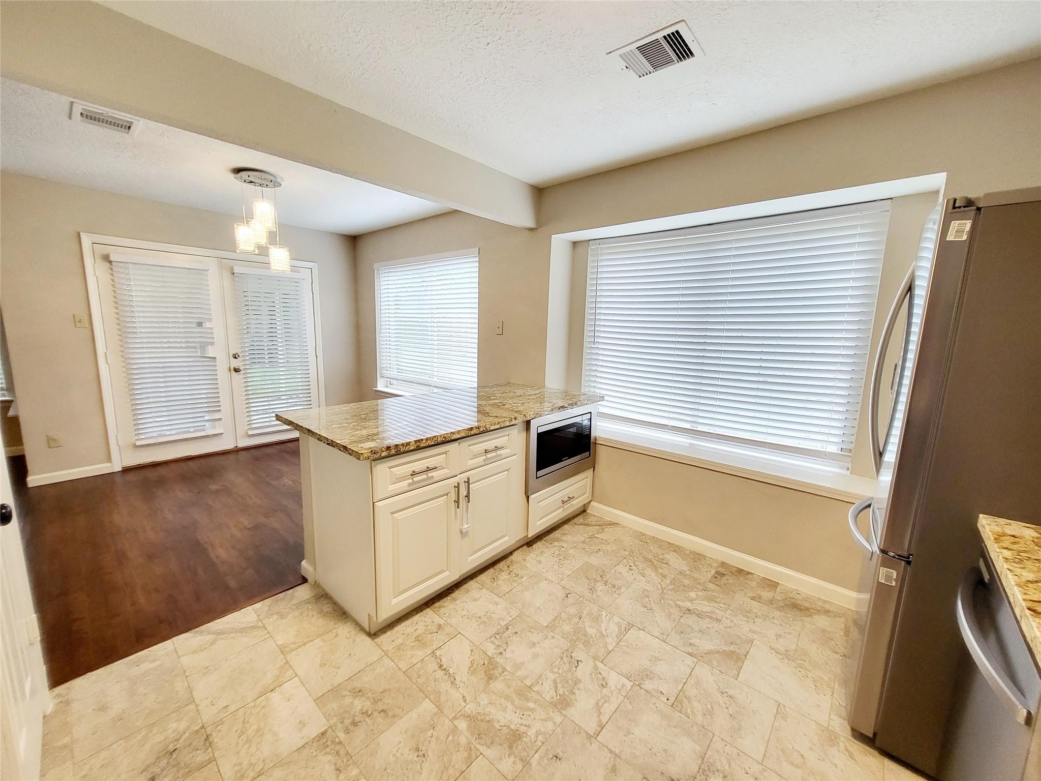 2711 S Brompton Drive Property Photo 7