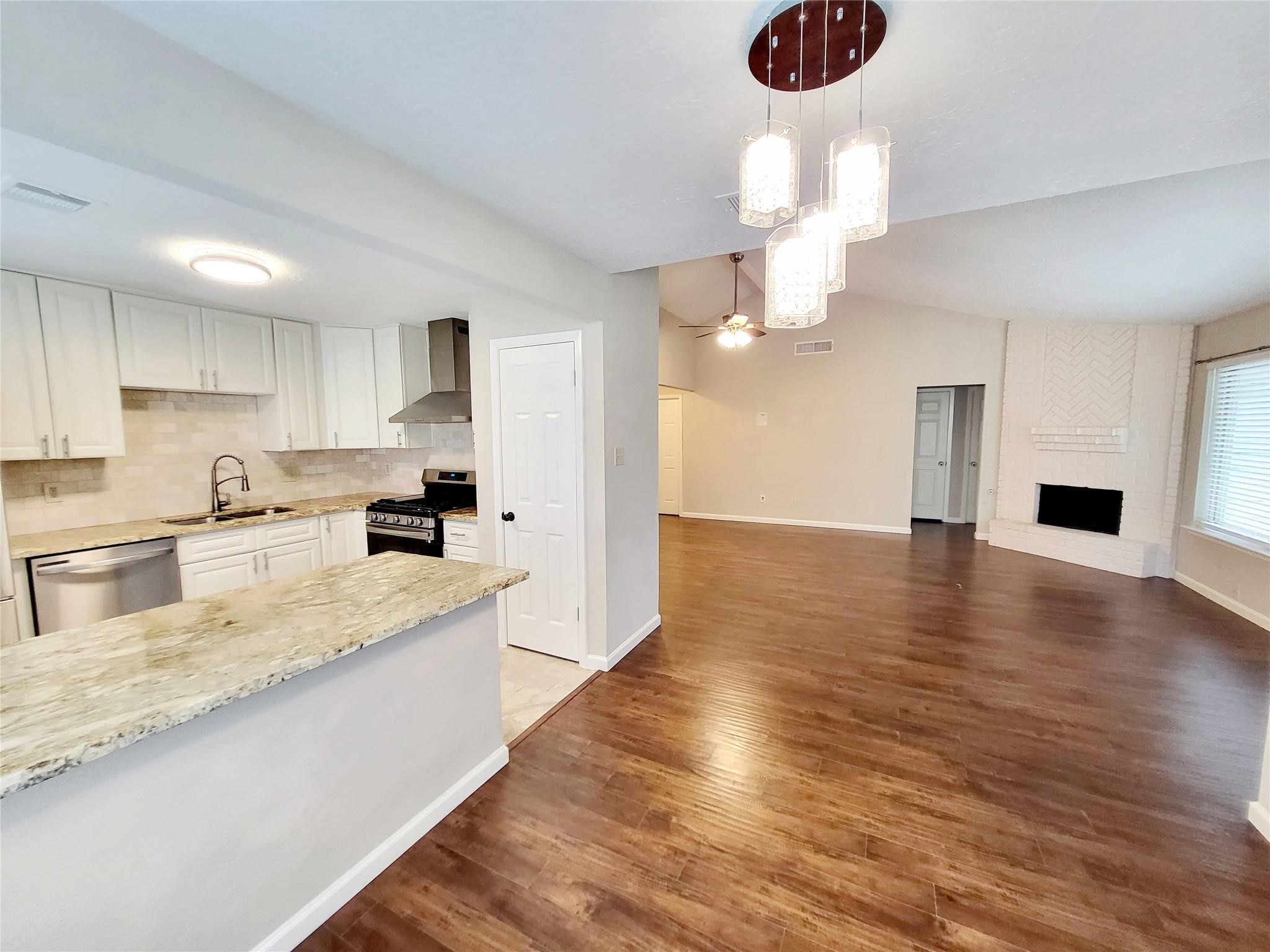 2711 S Brompton Drive Property Photo 8