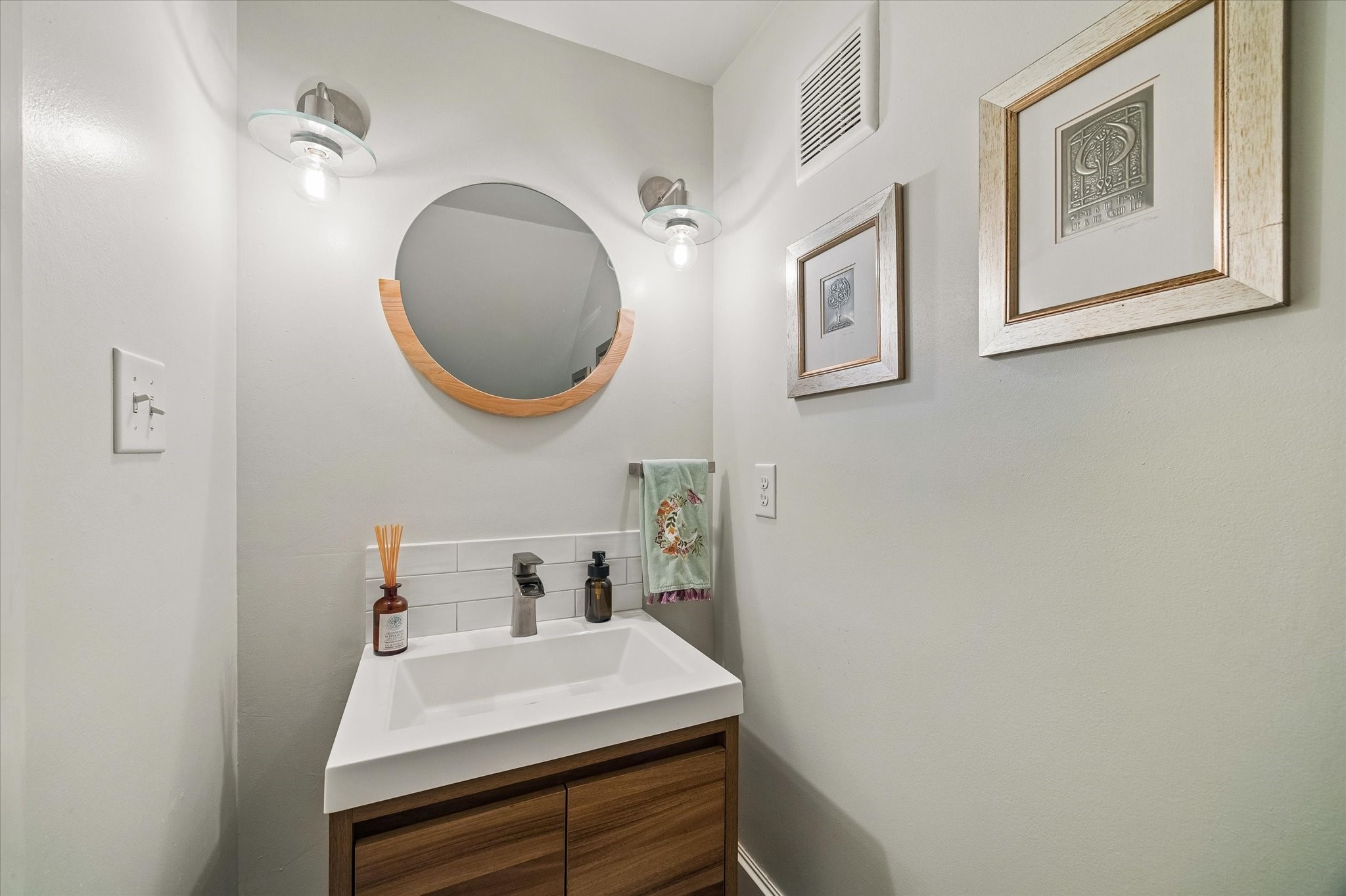 1529 Lawrence Street B Property Photo 8