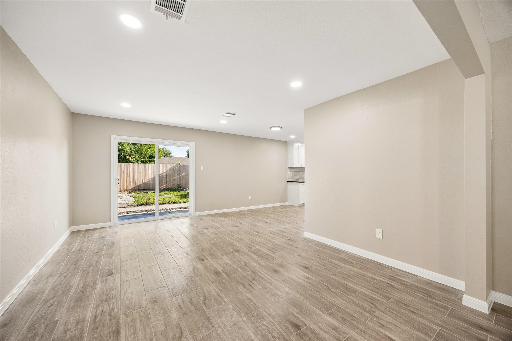 4315 Kelling Street Property Photo 9