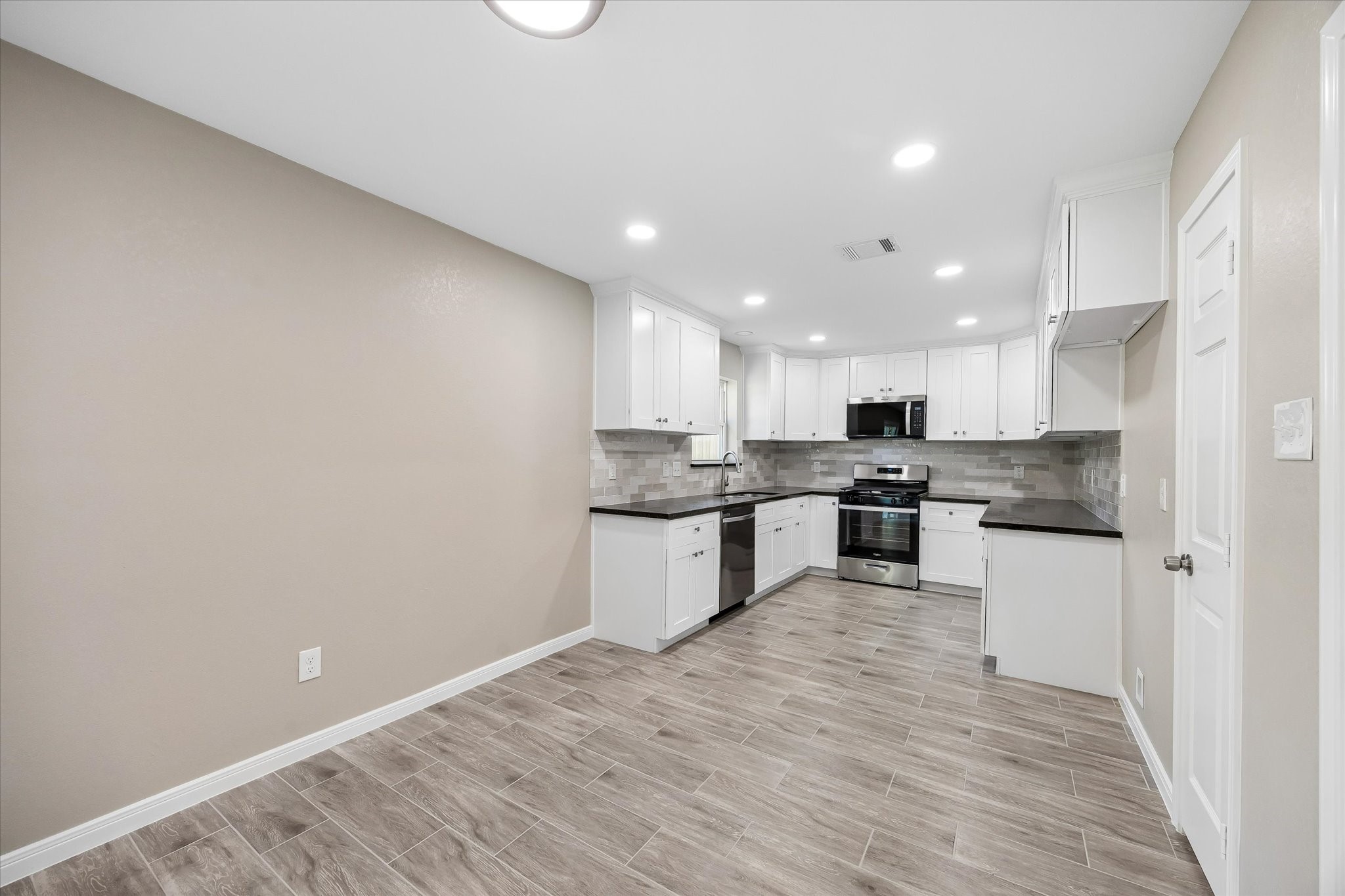 4315 Kelling Street Property Photo 11