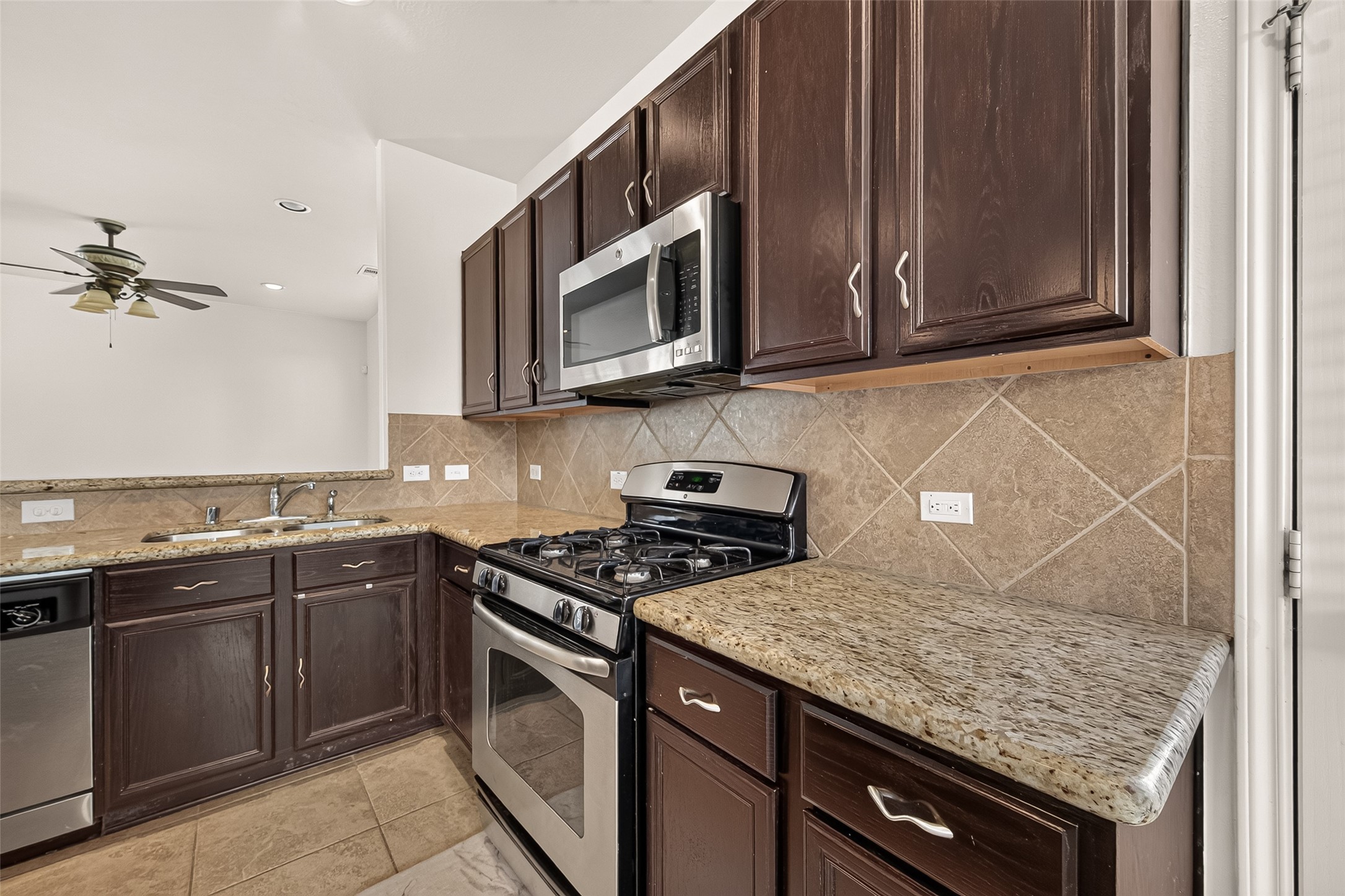 24511 Kestrel View Property Photo 4