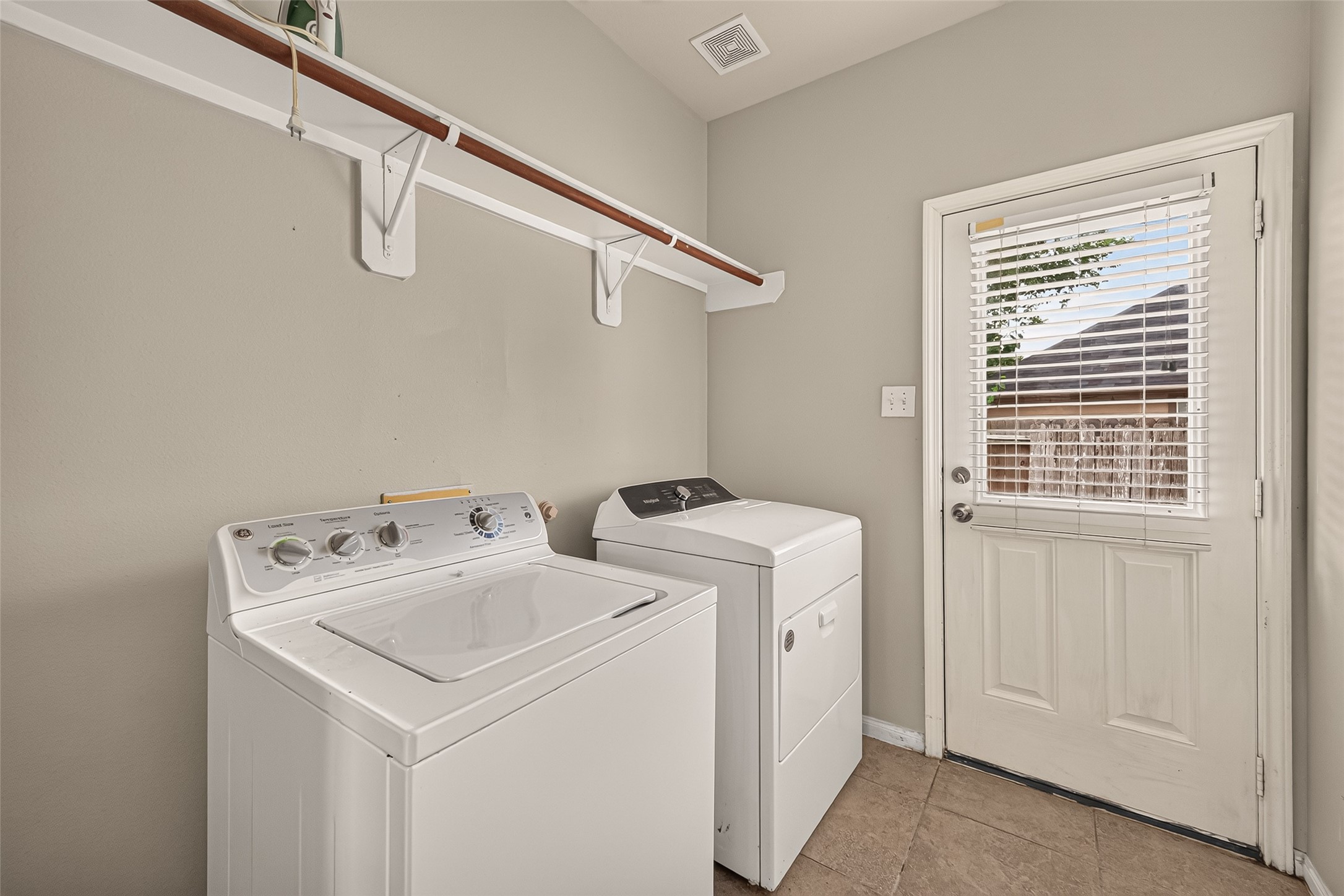 24511 Kestrel View Property Photo 13