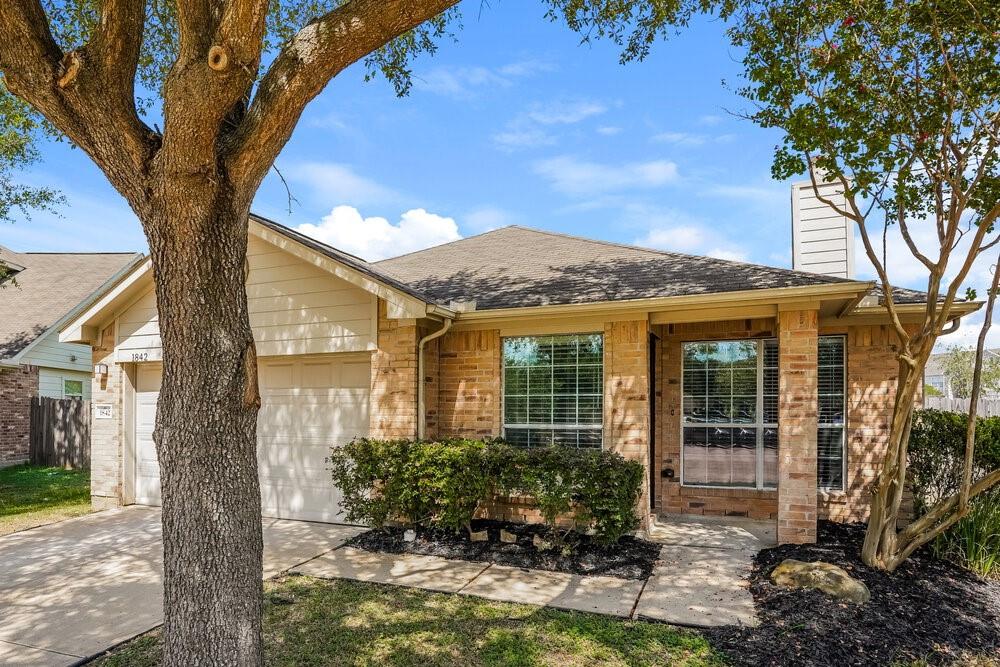 1842 Strongs Court Property Photo 3